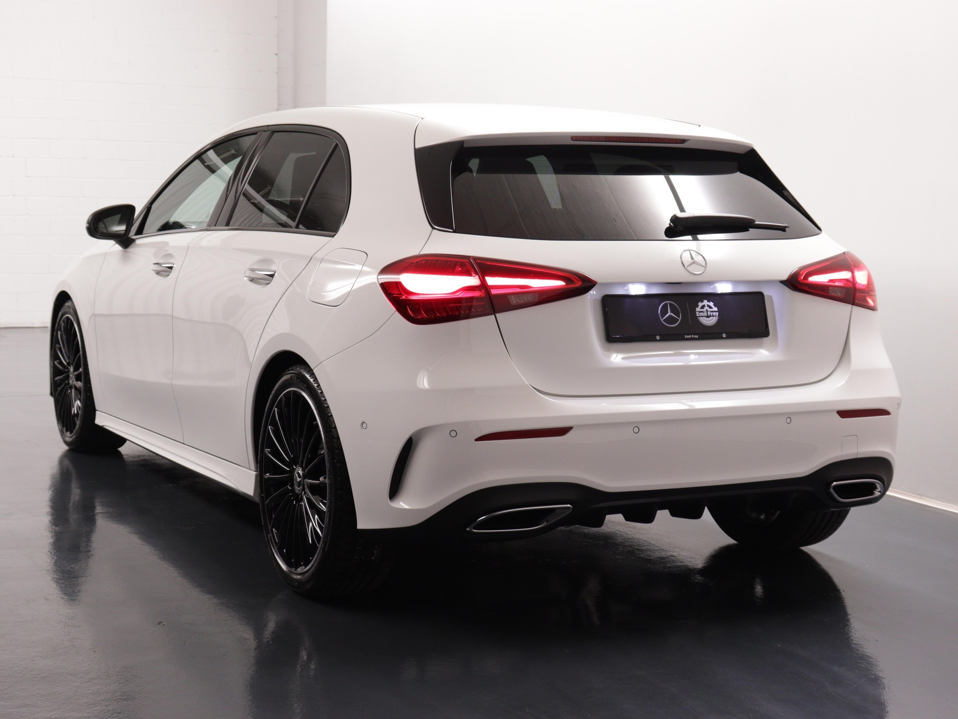 MERCEDES-BENZ A 180 Night Star AMG Line-image-4