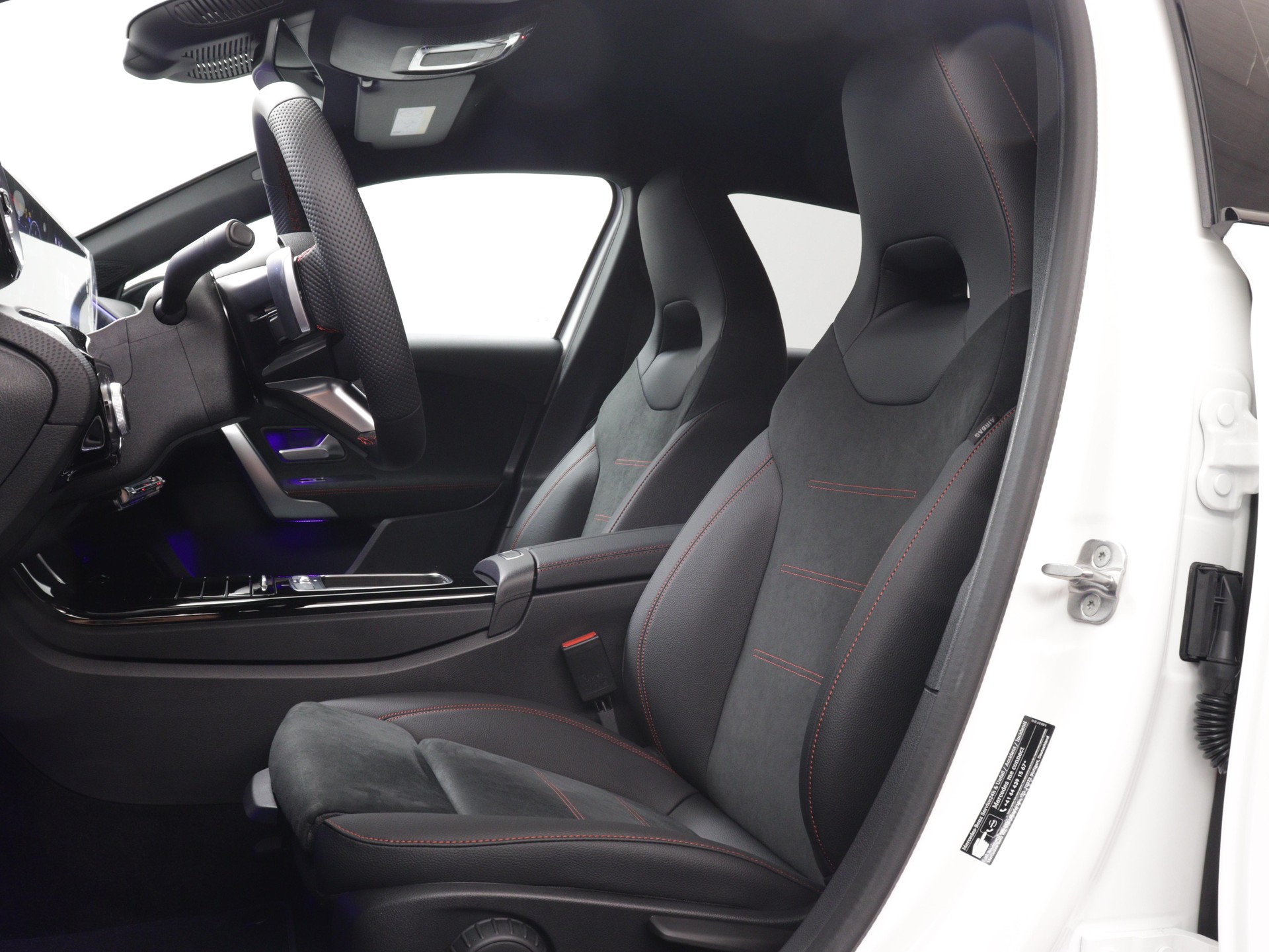 MERCEDES-BENZ A 180 Night Star AMG Line-image-8