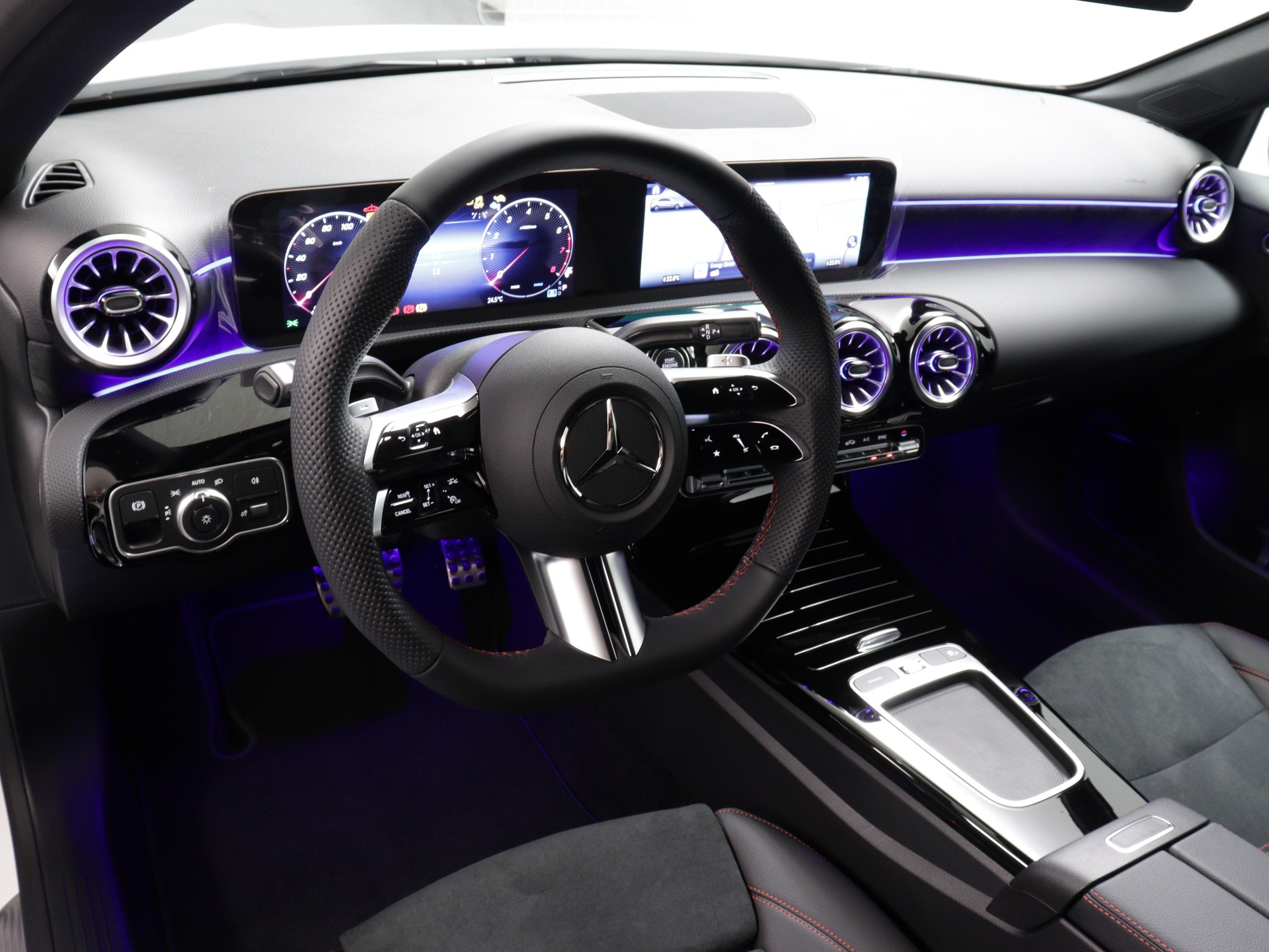 MERCEDES-BENZ A 180 Night Star AMG Line-image-7