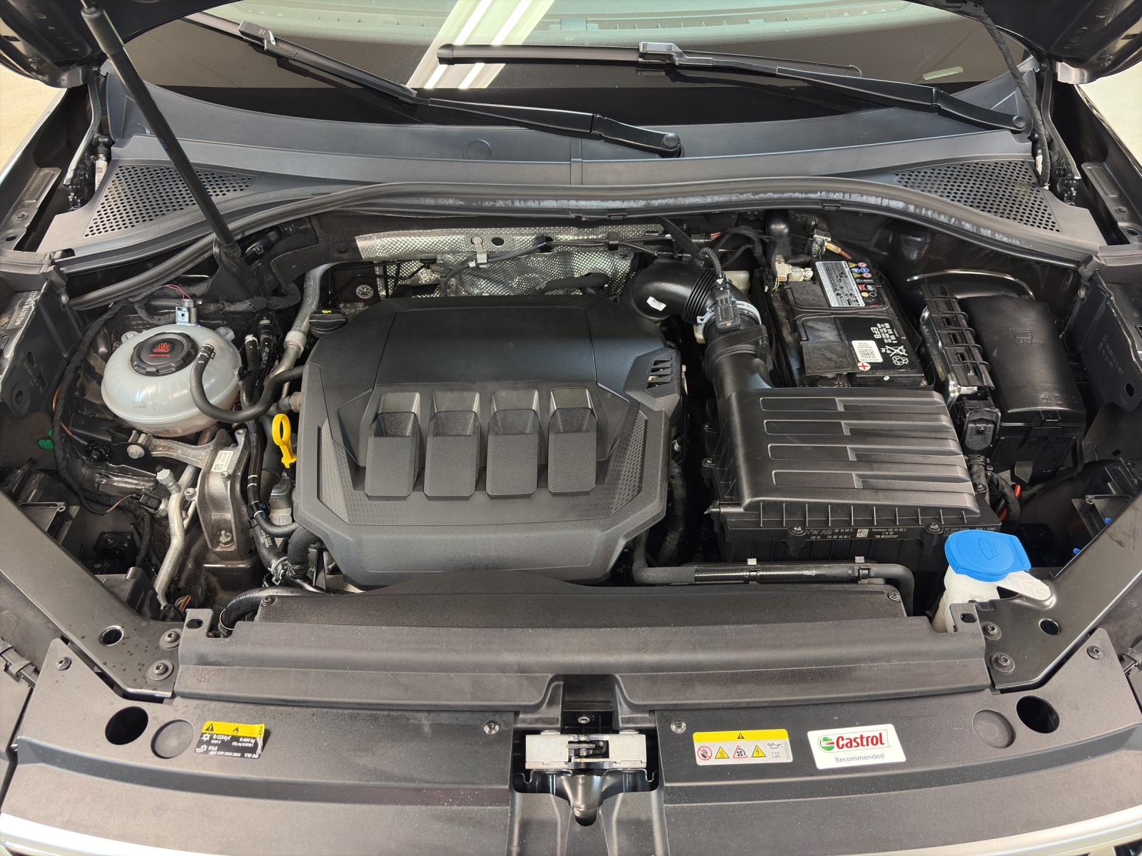 VW Tiguan 2.0TSI High 4M-image-18
