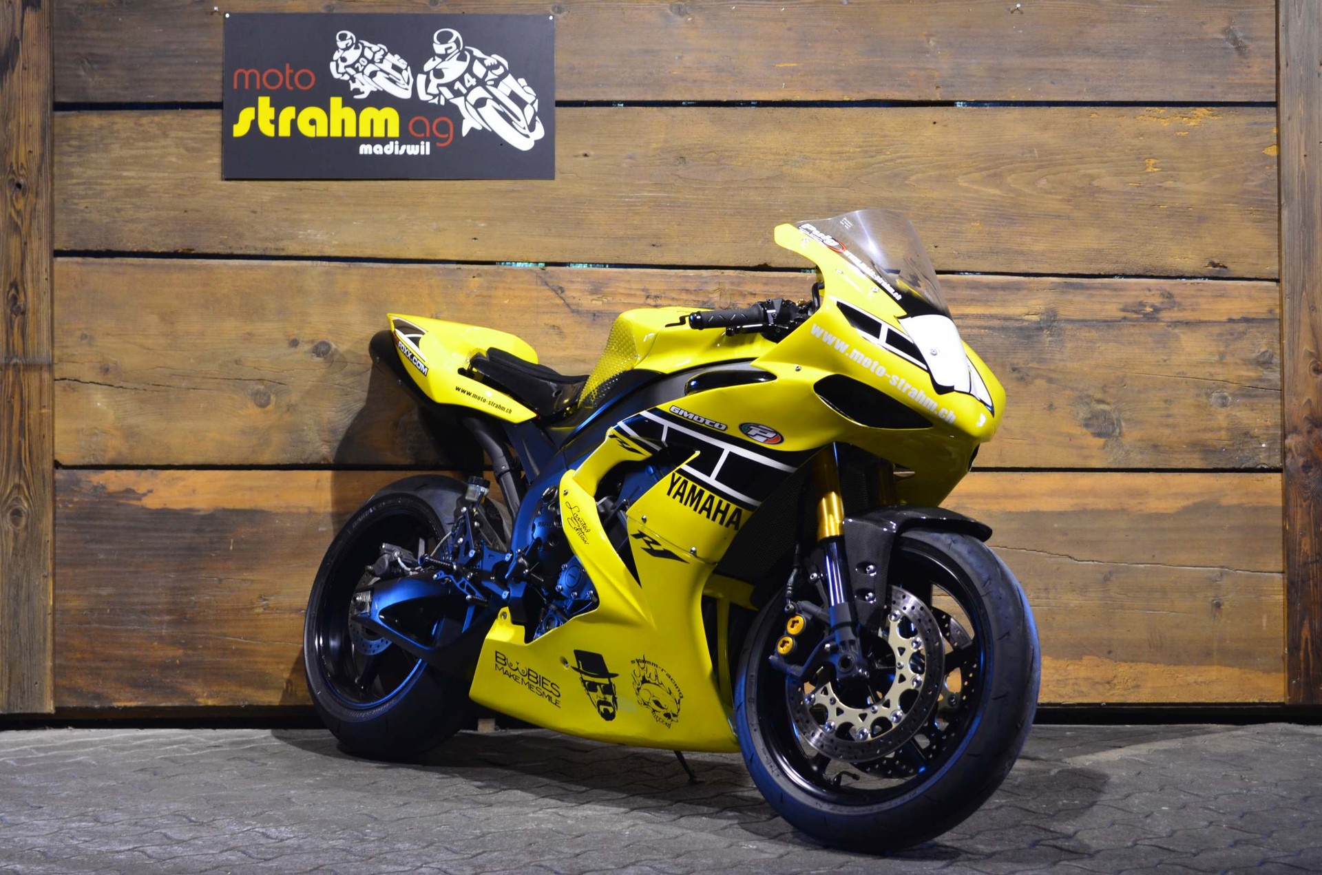 YAMAHA YZF-R1