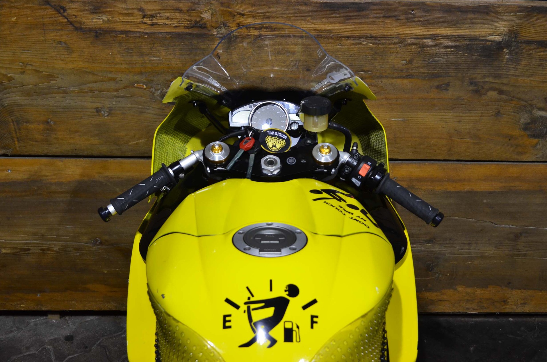 YAMAHA YZF-R1-showroom-element-2