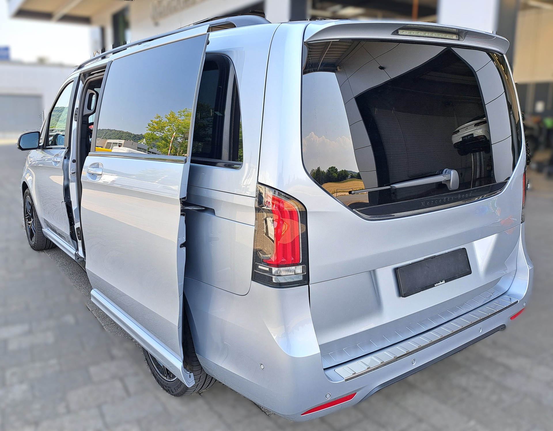 MERCEDES-BENZ V 300 d 4MATIC EXCLUSIVE Swiss Edition 3200mm L-image-5