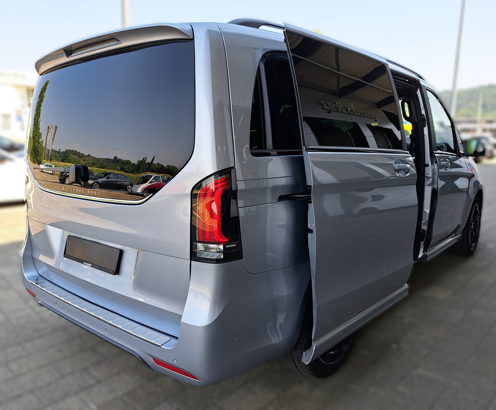 MERCEDES-BENZ V 300 d 4MATIC EXCLUSIVE Swiss Edition 3200mm L-image-6