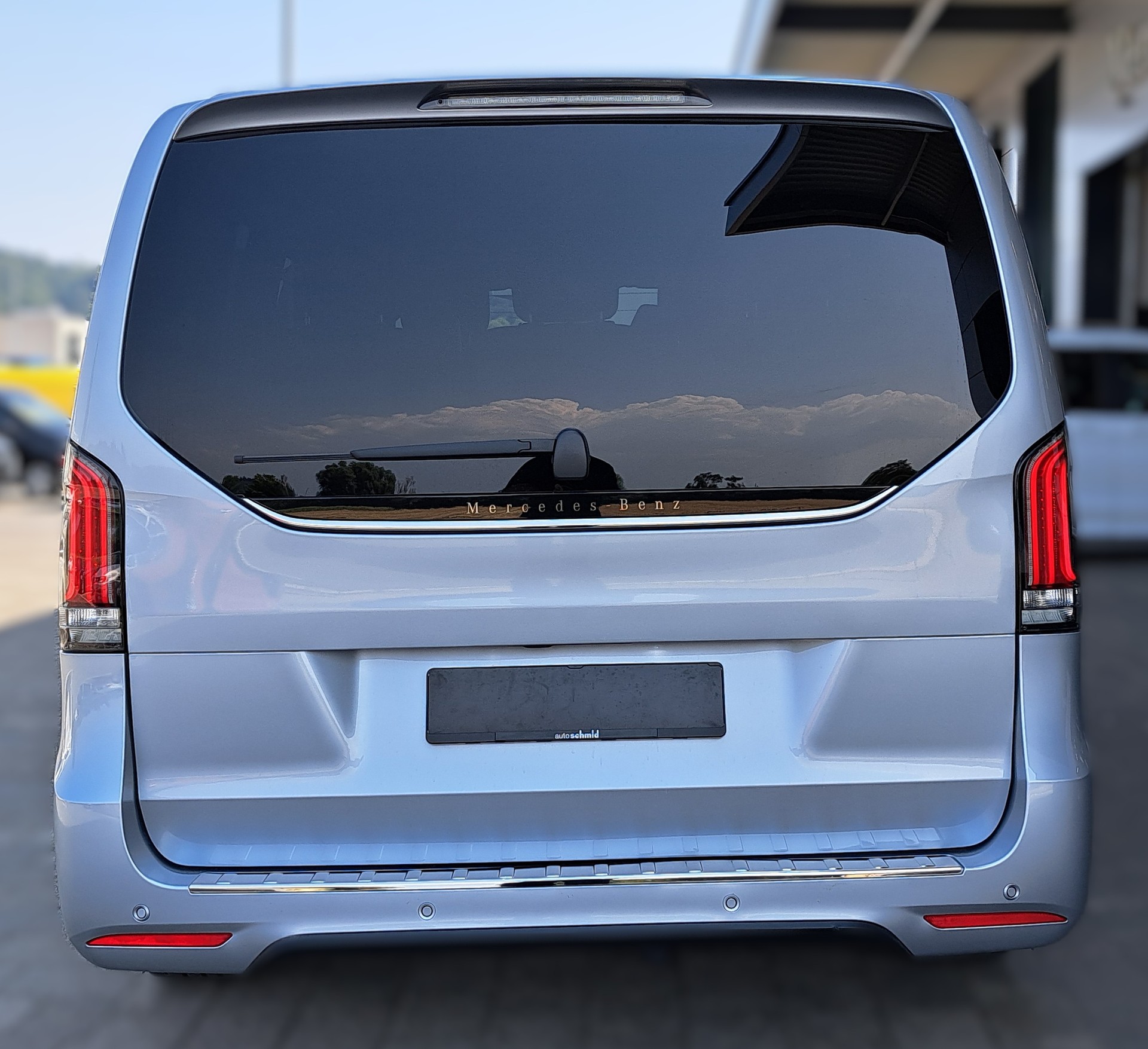 MERCEDES-BENZ V 300 d 4MATIC EXCLUSIVE Swiss Edition 3200mm L-image-2