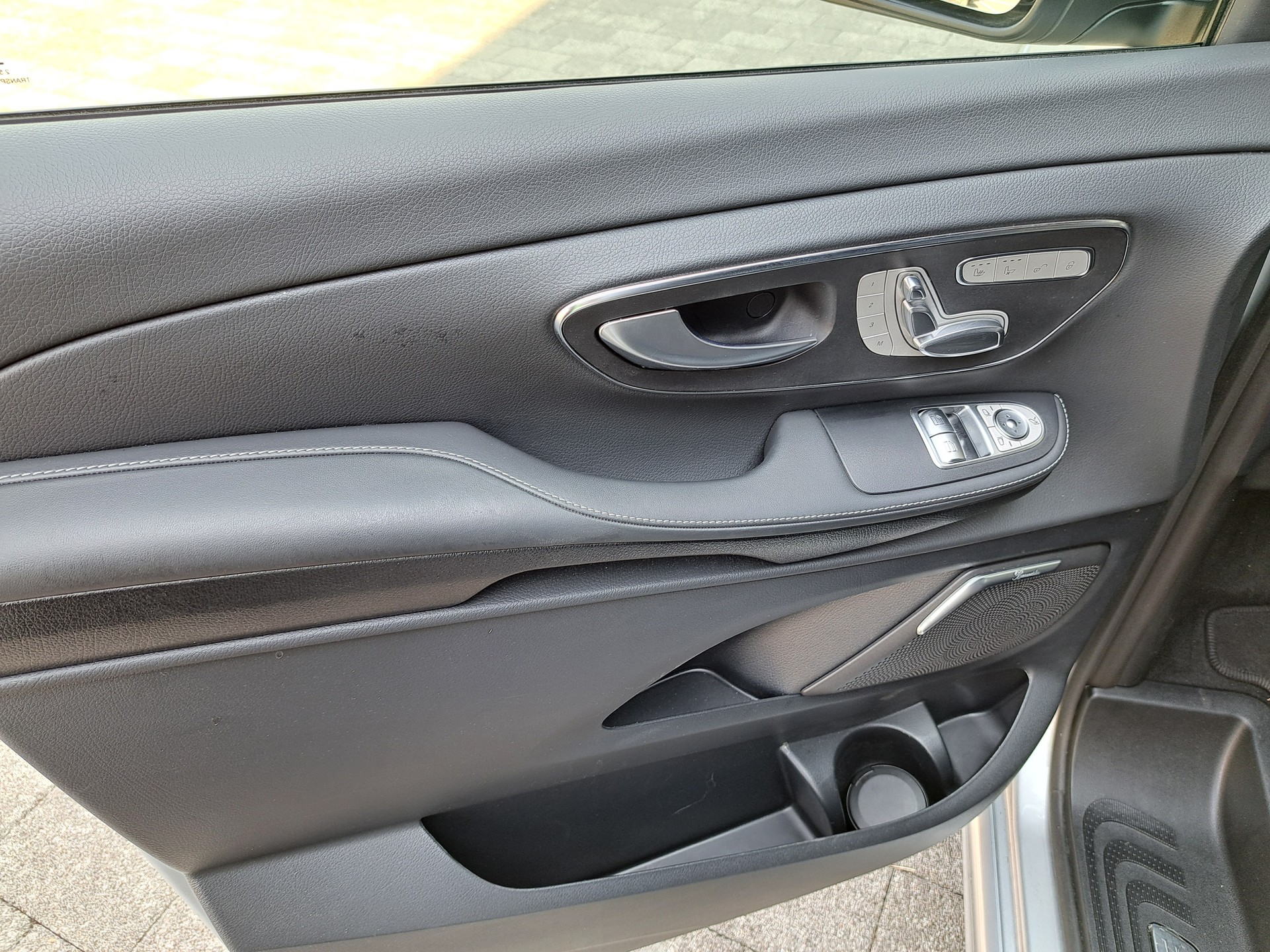 MERCEDES-BENZ V 300 d 4MATIC EXCLUSIVE Swiss Edition 3200mm L-image-13