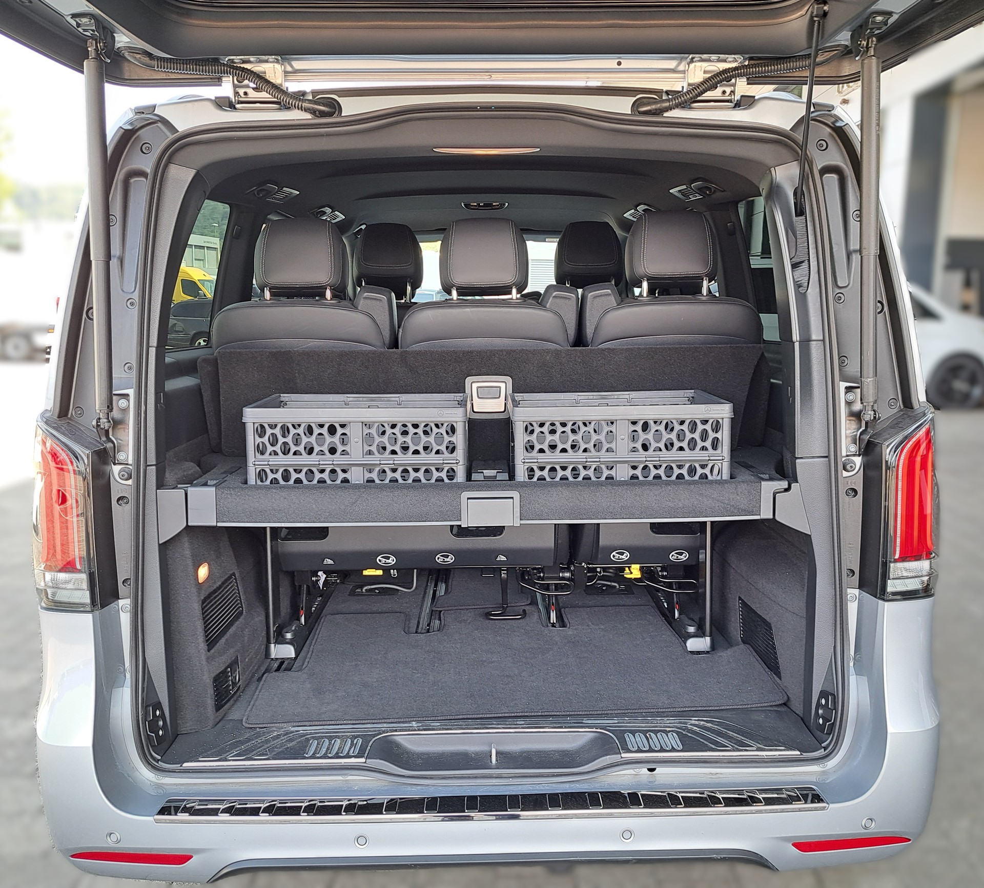 MERCEDES-BENZ V 300 d 4MATIC EXCLUSIVE Swiss Edition 3200mm L-image-3
