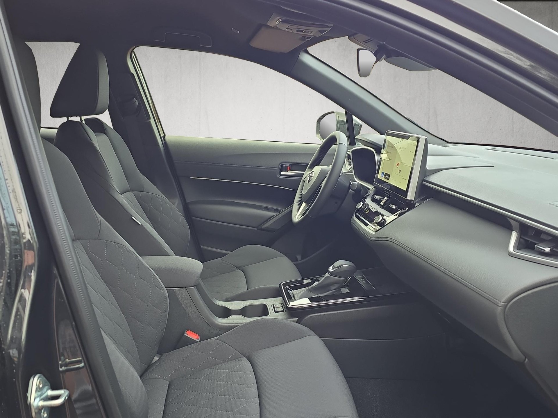 TOYOTA Corolla Cross 2.0 HSD Trend AWD-i-image-13