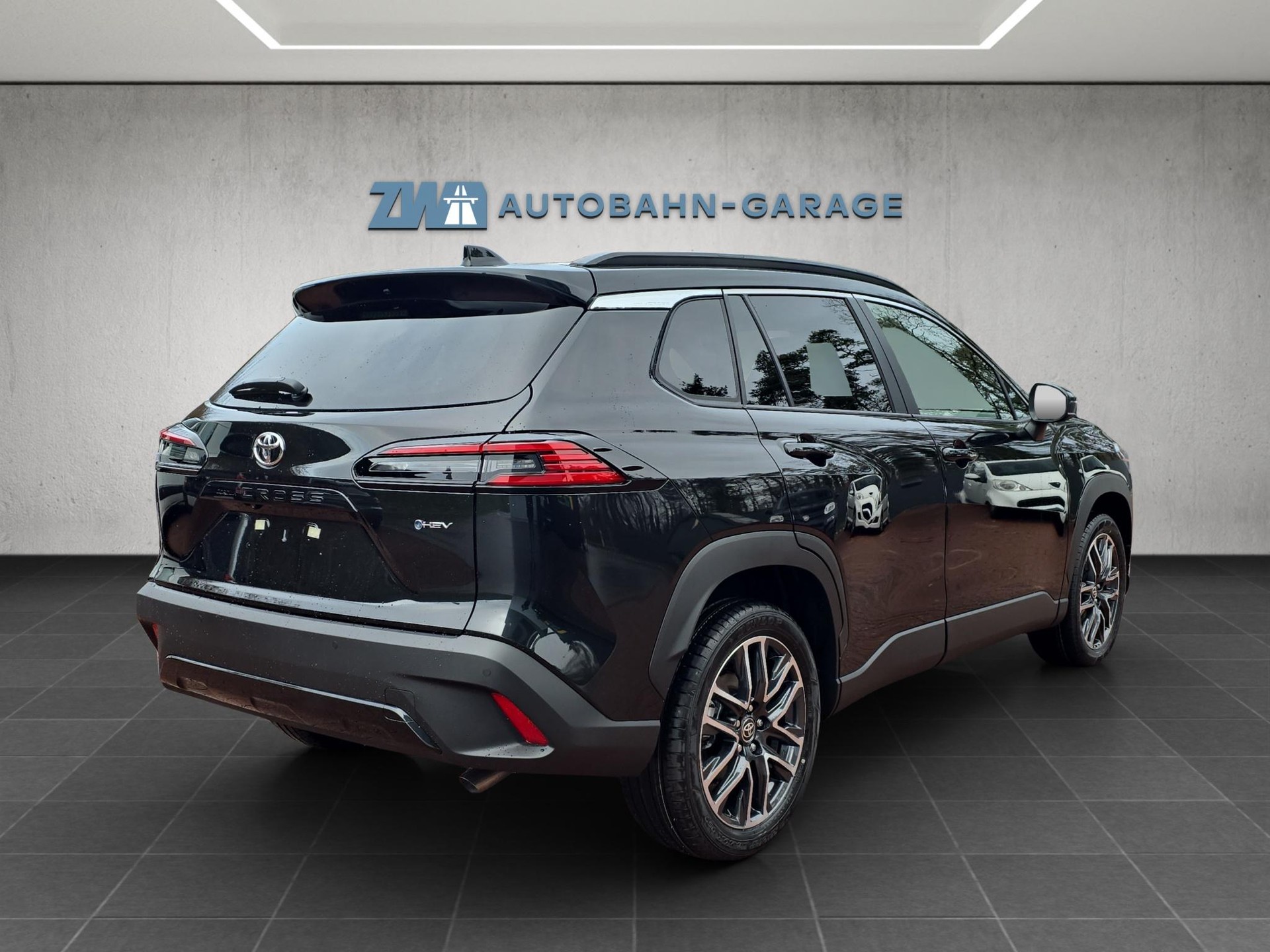 TOYOTA Corolla Cross 2.0 HSD Trend AWD-i-image-4