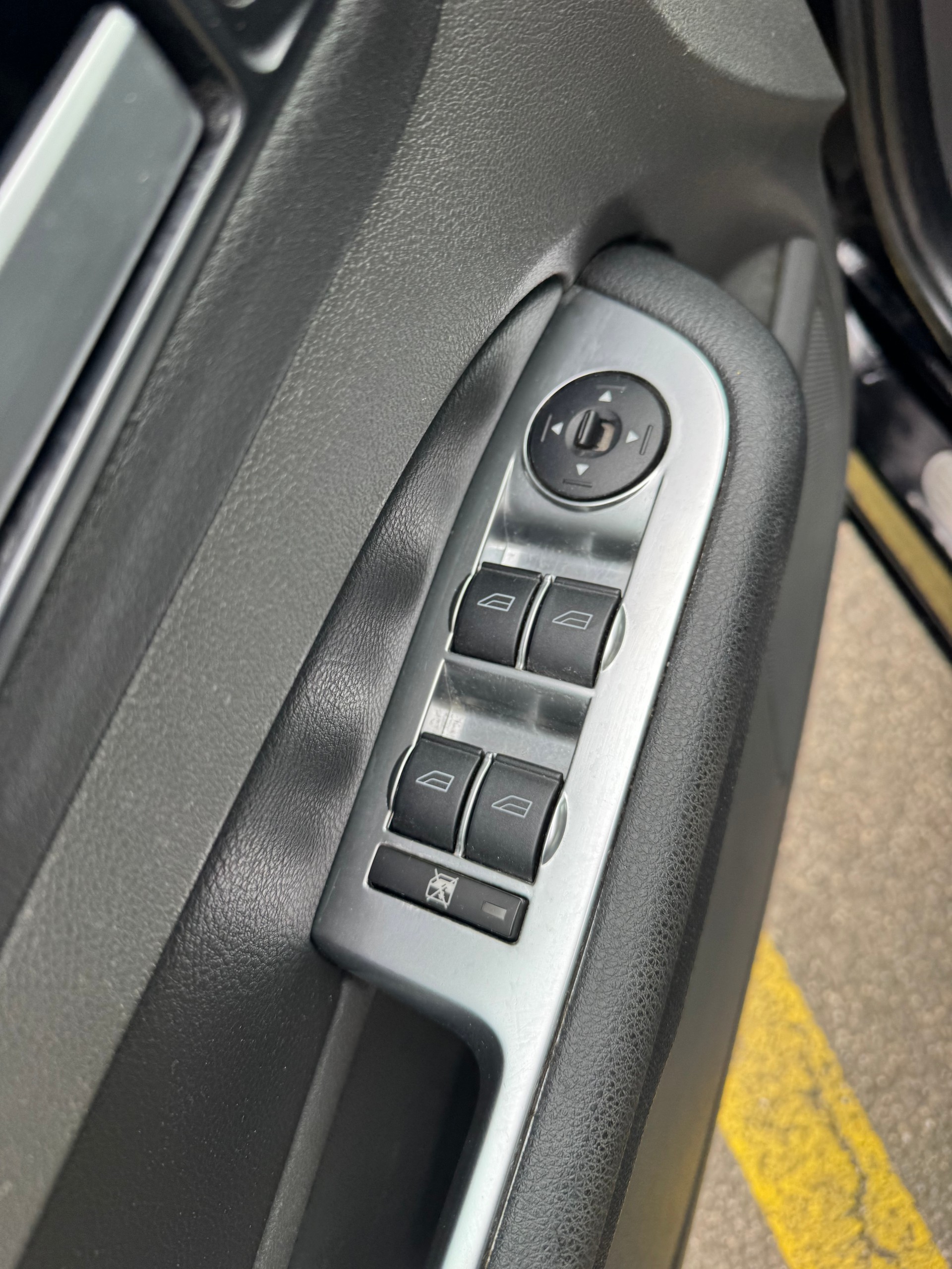 FORD Focus CC 2.0i Titanium-image-14