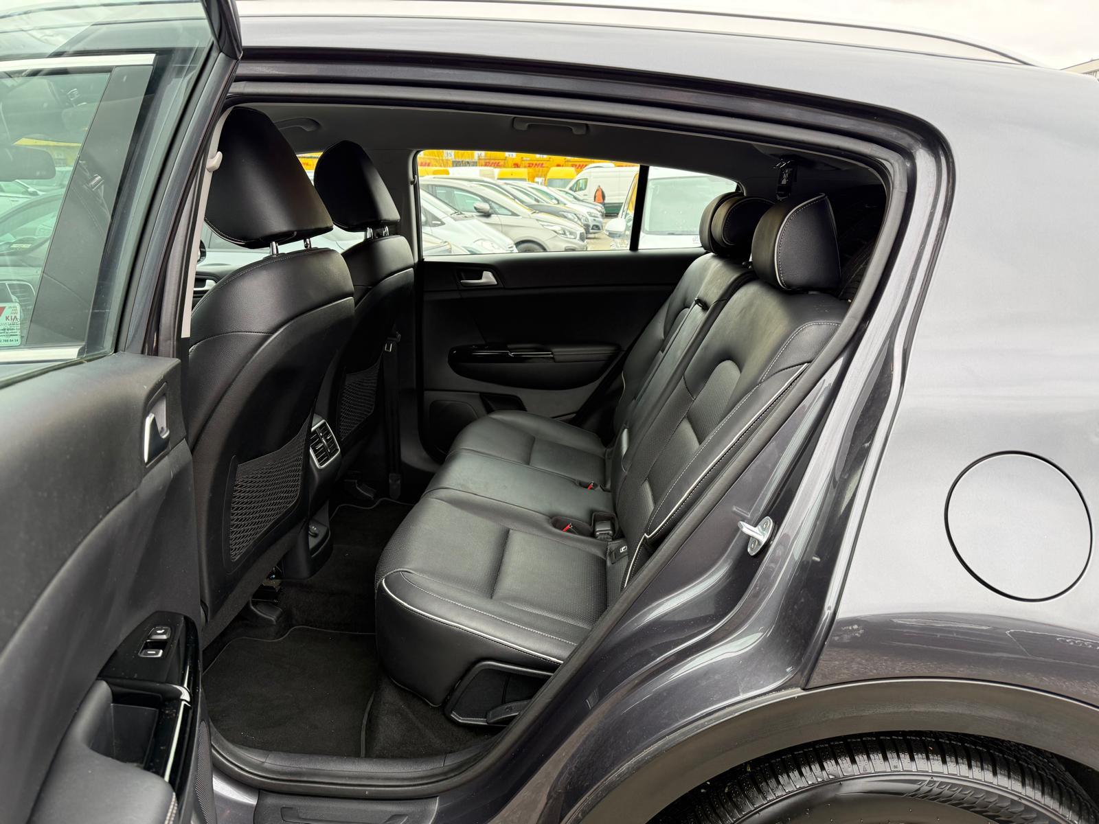 KIA Sportage 2.0 CRDi Style-image-10
