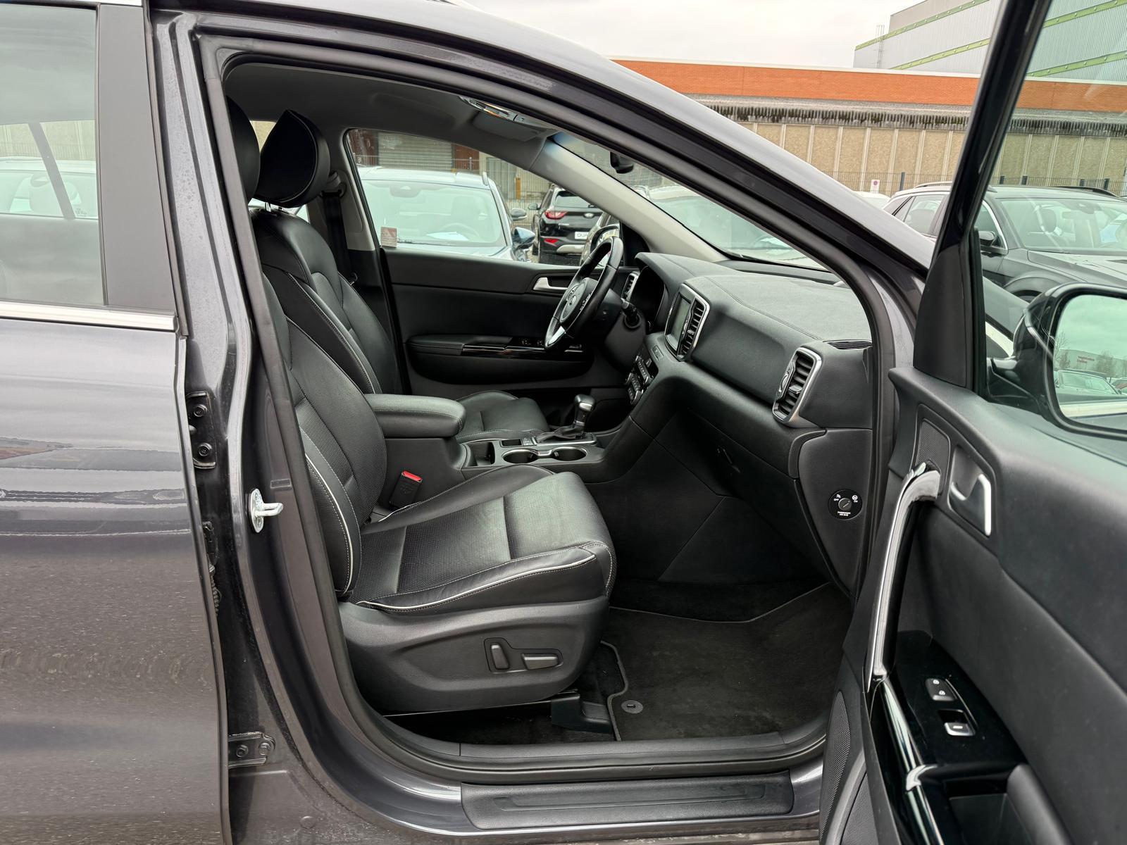 KIA Sportage 2.0 CRDi Style-image-9