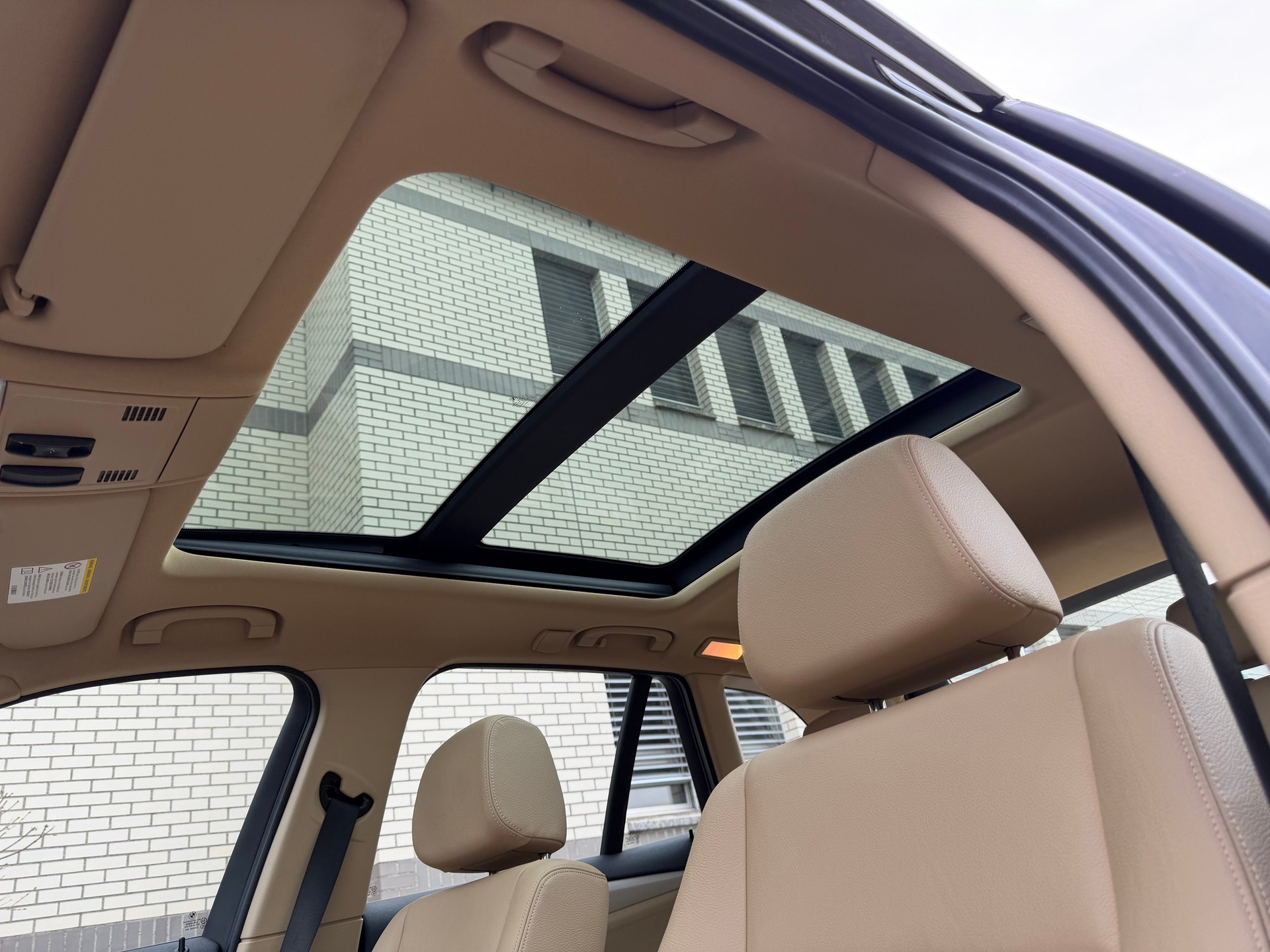 BMW X1 xDrive 28i Steptronic-image-17