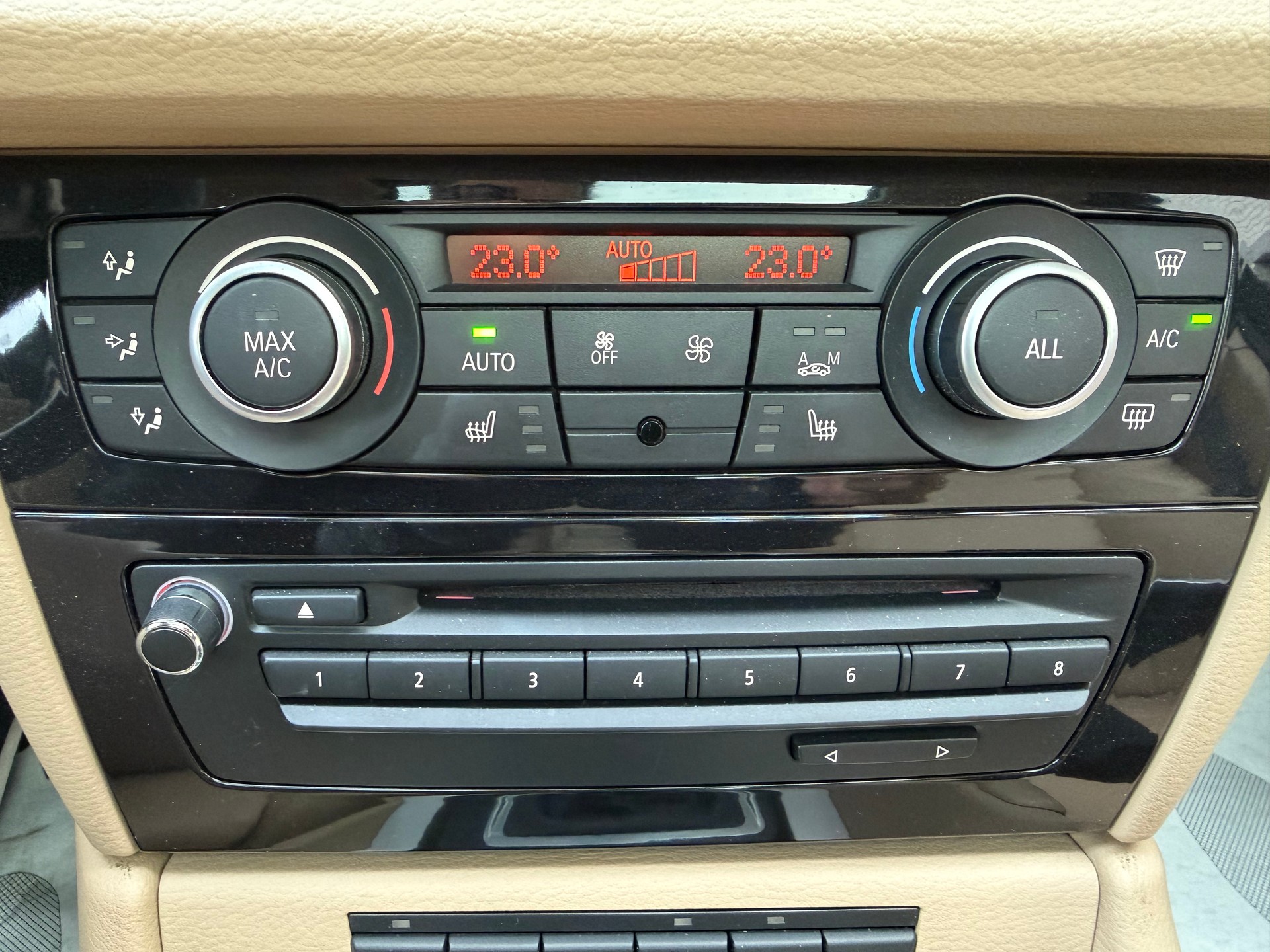BMW X1 xDrive 28i Steptronic-image-19