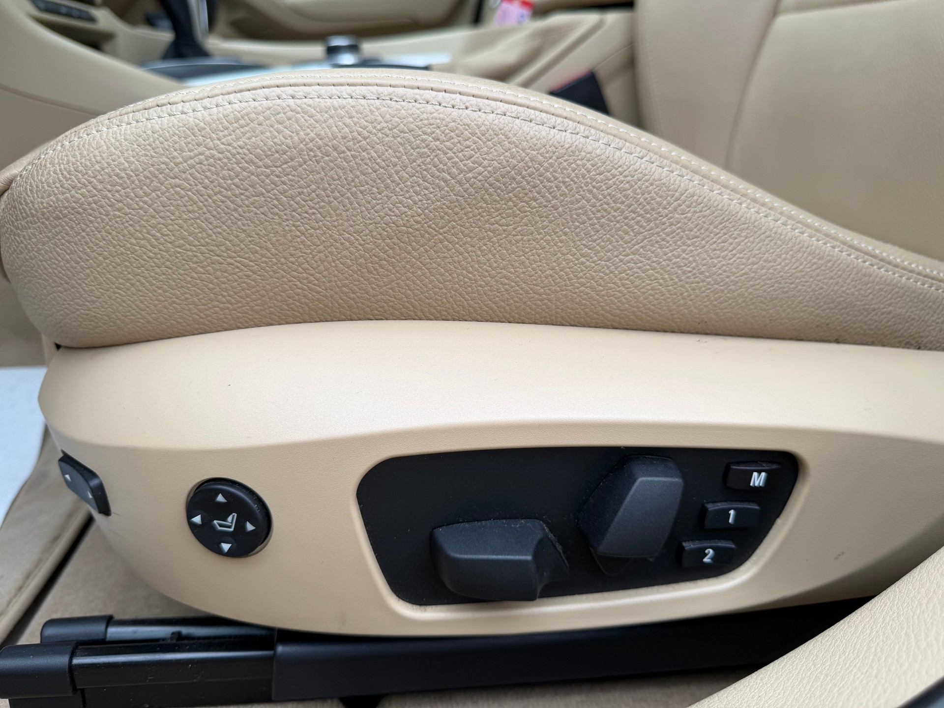 BMW X1 xDrive 28i Steptronic-image-16