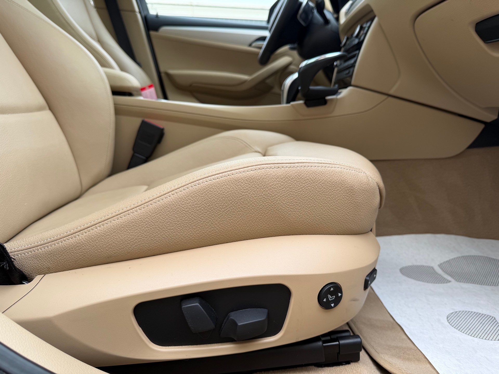 BMW X1 xDrive 28i Steptronic-image-23