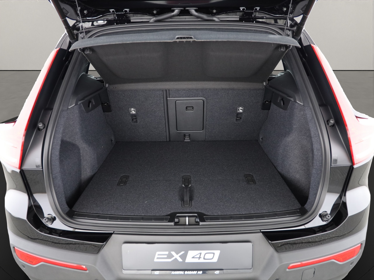 VOLVO EX40 Twin Ultra AWD XCENTRIC-image-4