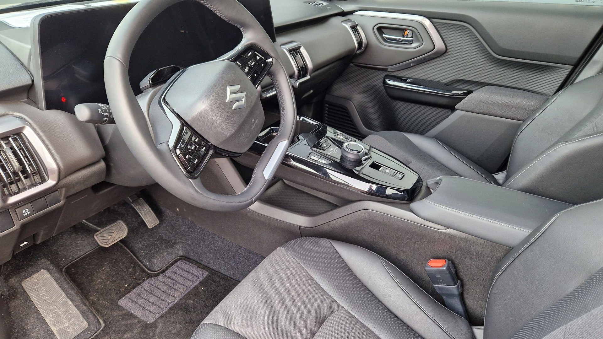 SUZUKI e Vitara Compact Top 4x4-image-9