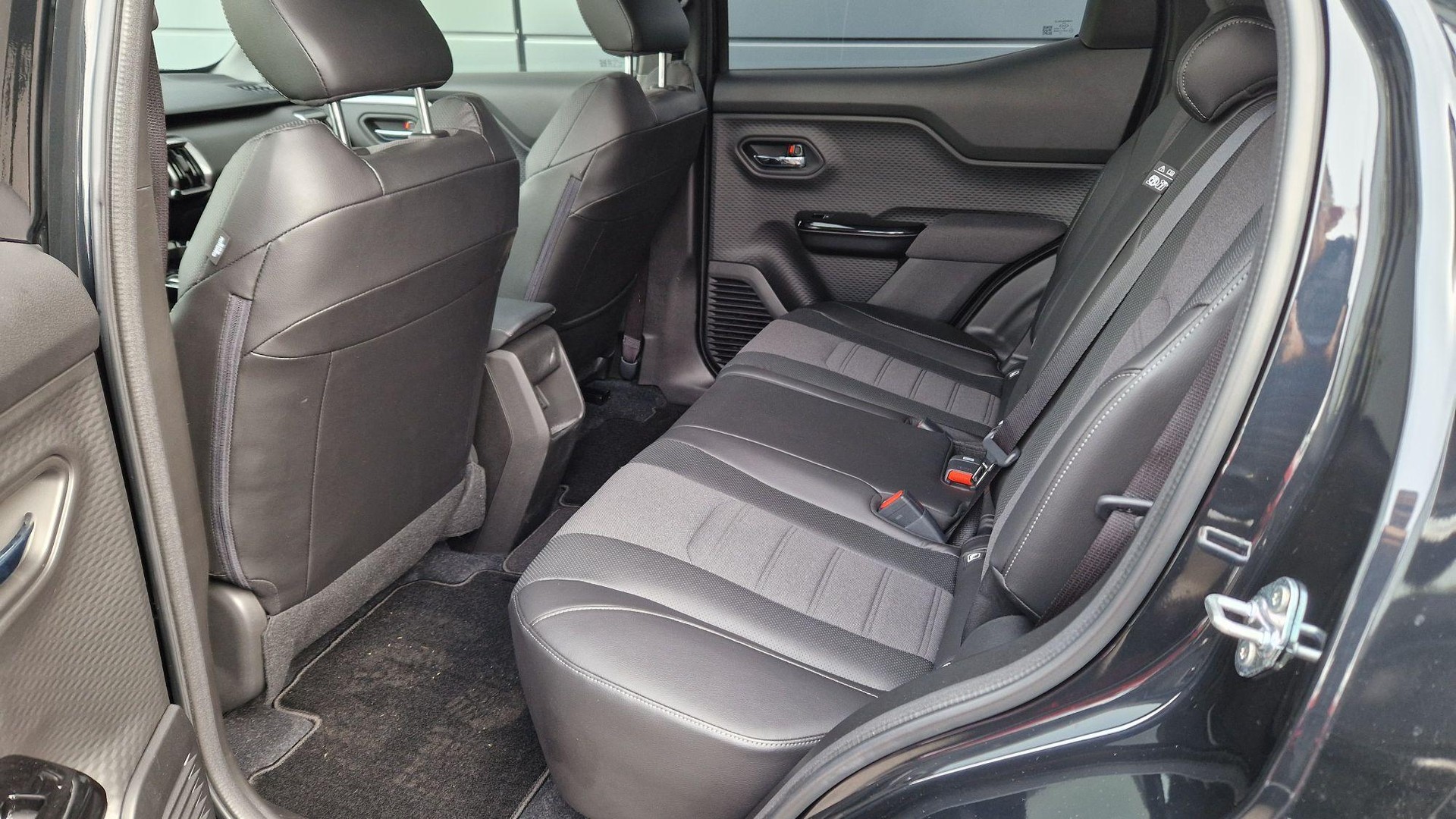 SUZUKI e Vitara Compact Top 4x4-image-12