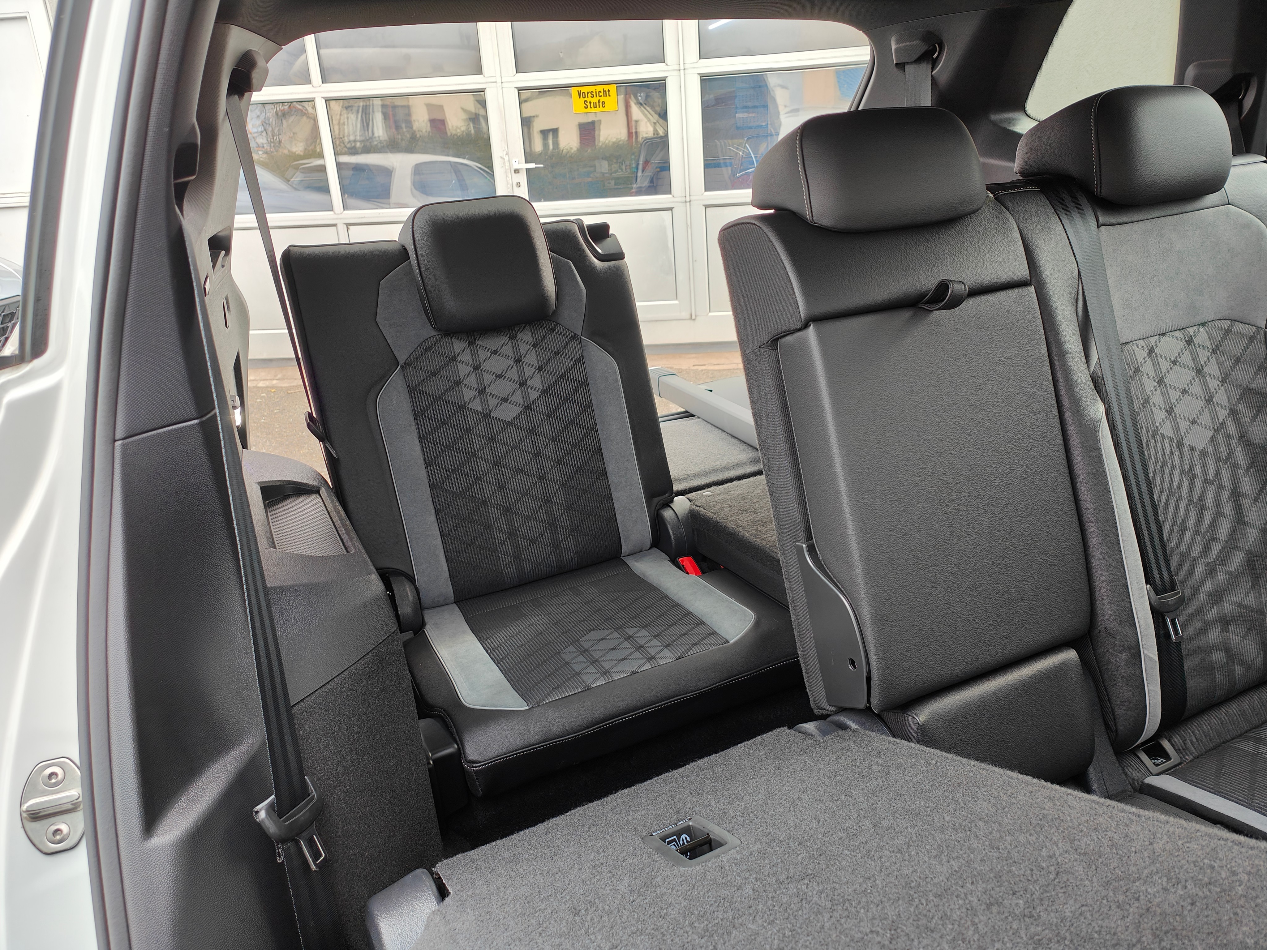 VW Tiguan Allspace 2.0 TDI SCR R-Line 4Motion DSG – Ansicht 8