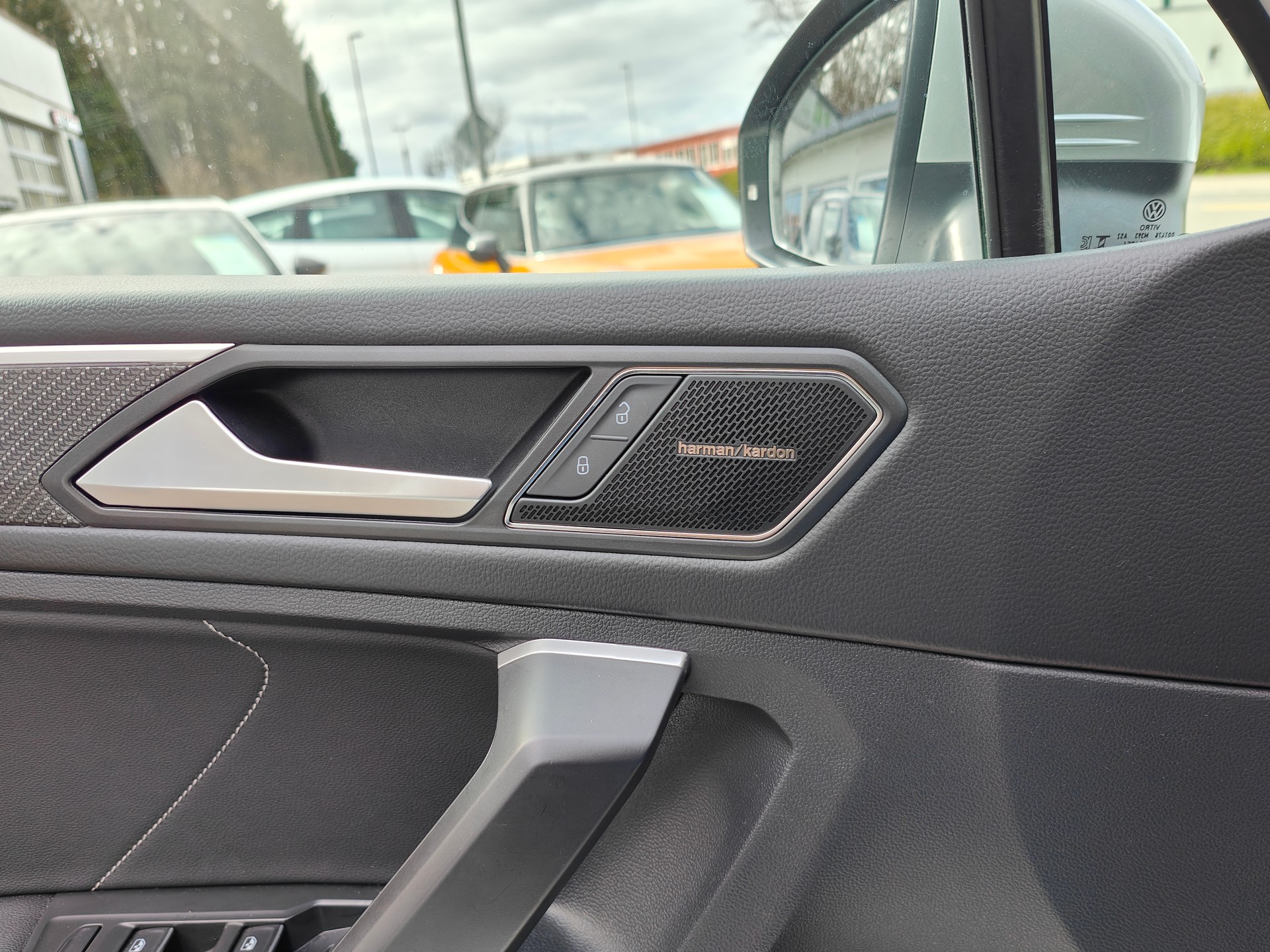 VW Tiguan Allspace 2.0 TDI SCR R-Line 4Motion DSG-image-15