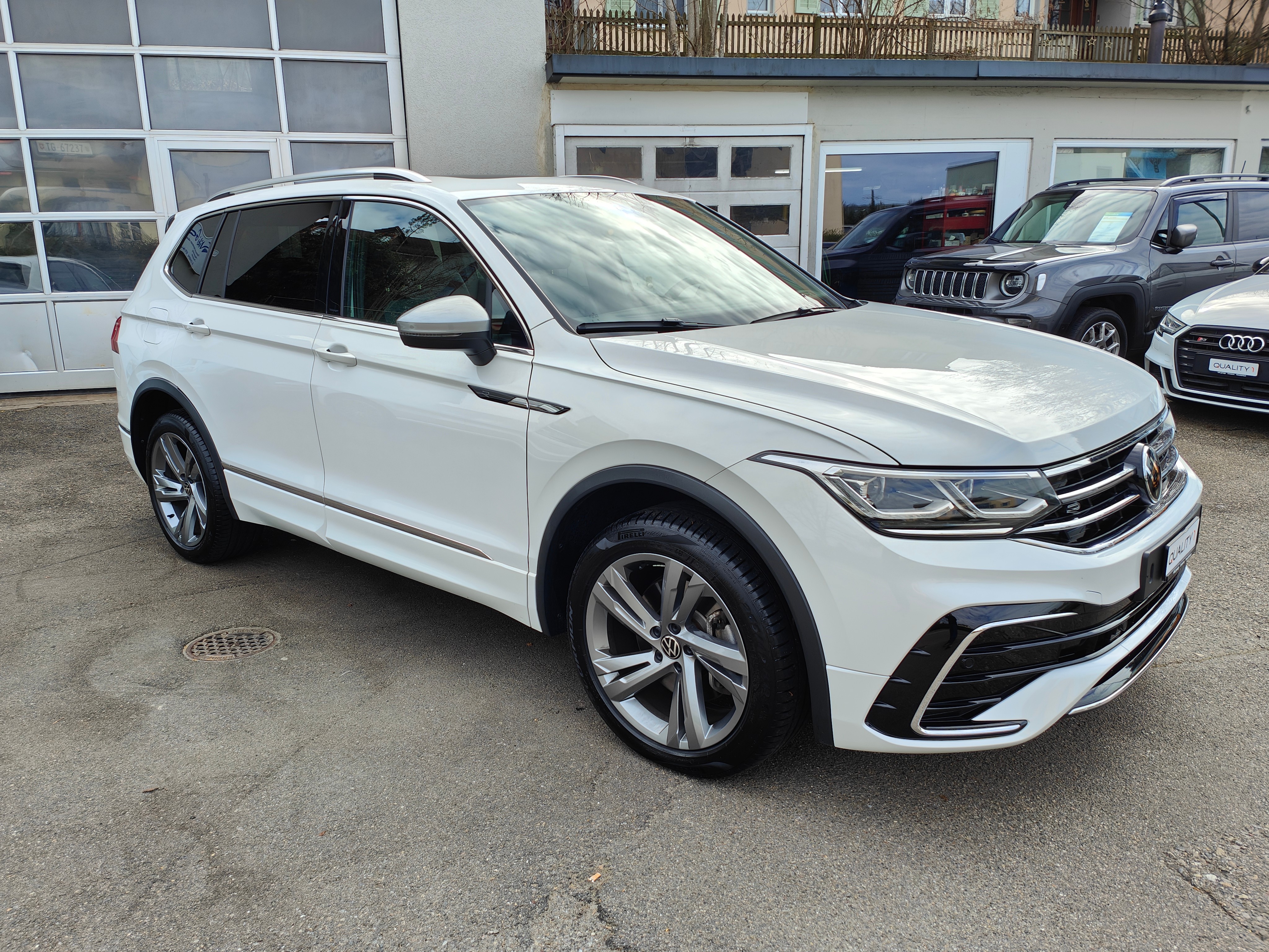 VW Tiguan Allspace 2.0 TDI SCR R-Line 4Motion DSG – Ansicht 3