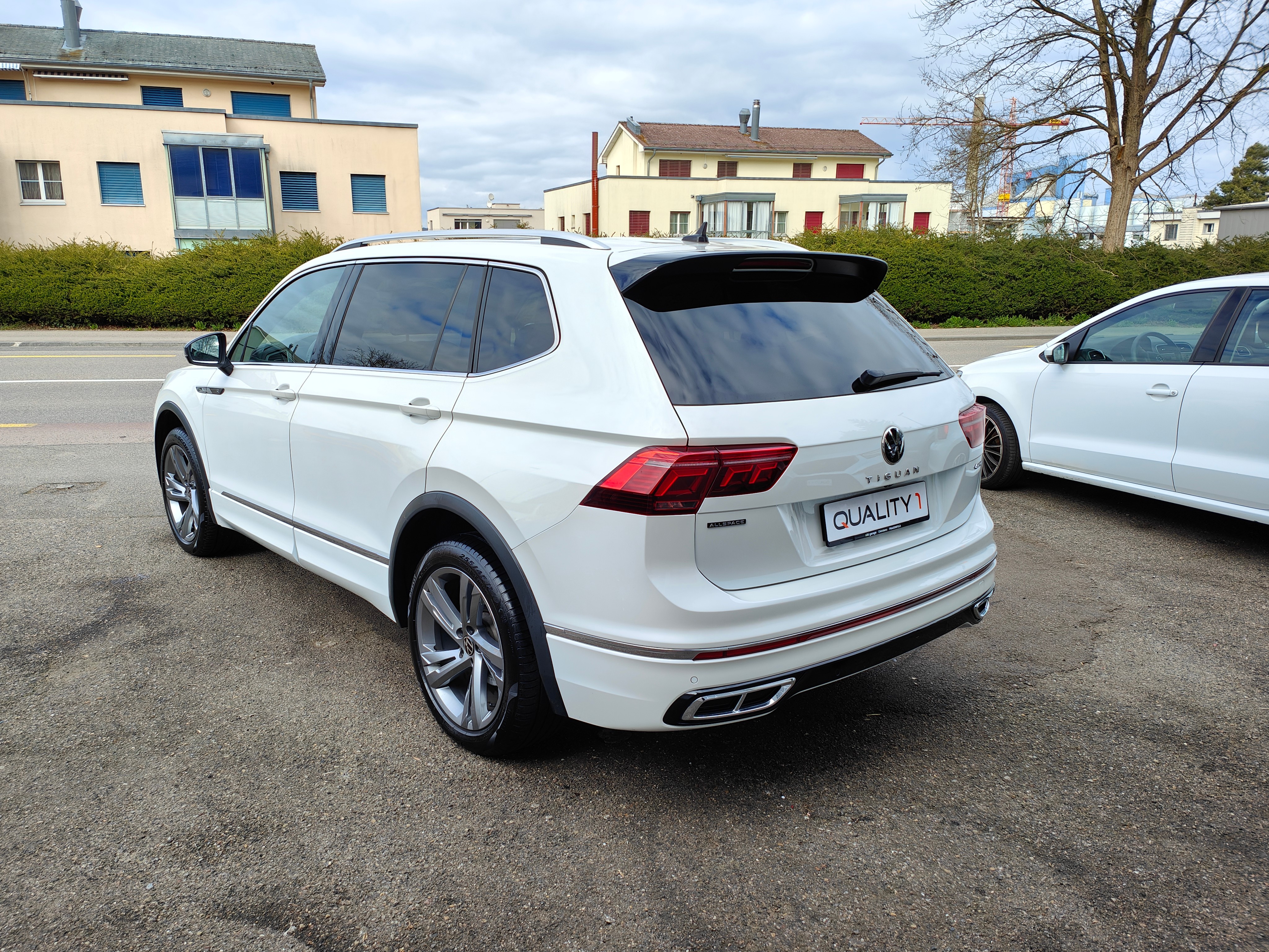 VW Tiguan Allspace 2.0 TDI SCR R-Line 4Motion DSG – Ansicht 5