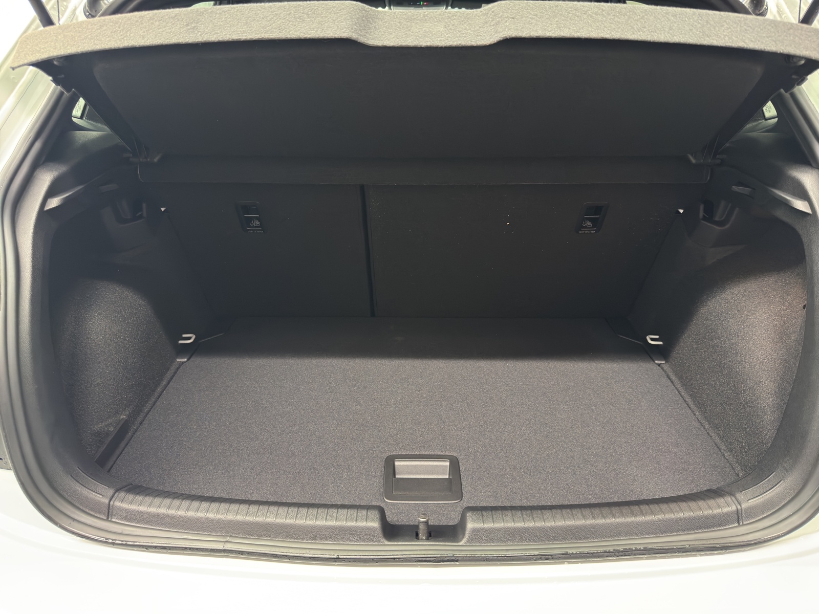 VW Polo 2.0 TSI GTI DSG-image-10