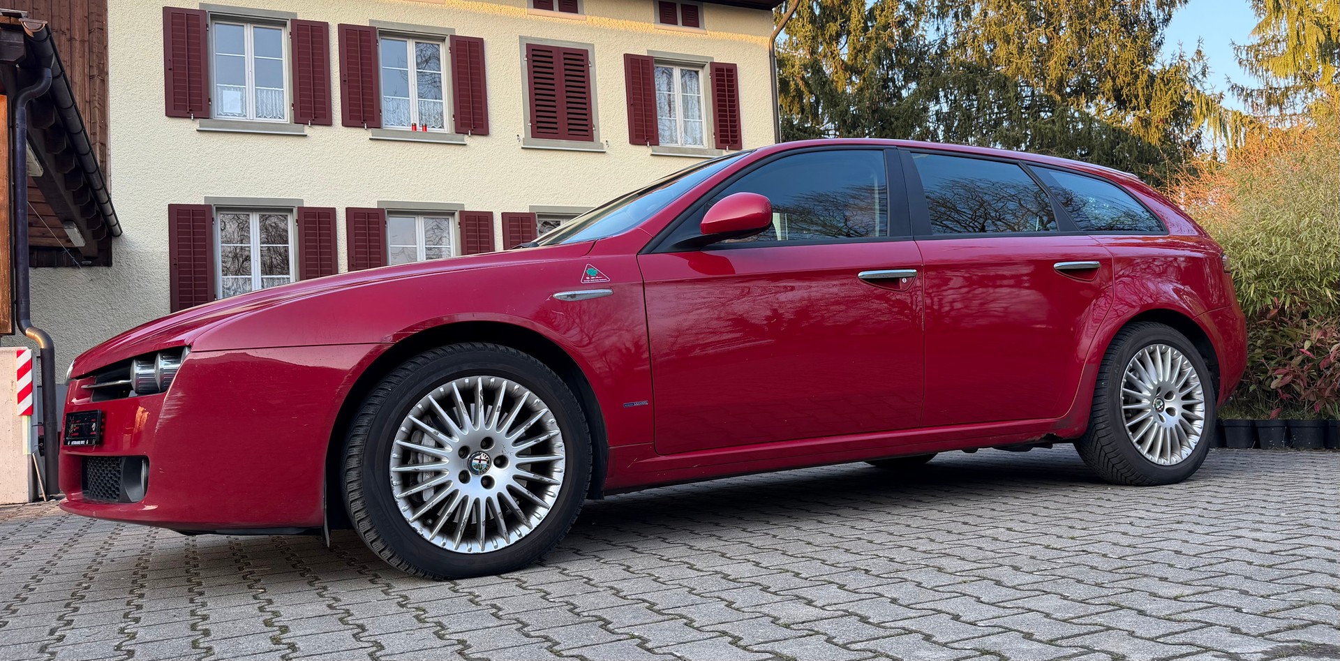 ALFA ROMEO 159 Sportwagon 2.4 JTD Distinctive Q-Tronic-image-2