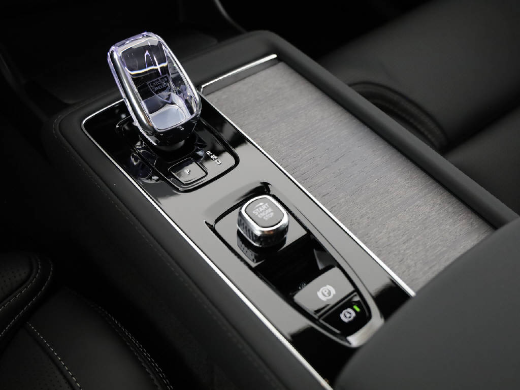 VOLVO XC90 2.0 T8 TE XCLUSIVE Ultra Dark eAWD-image-5