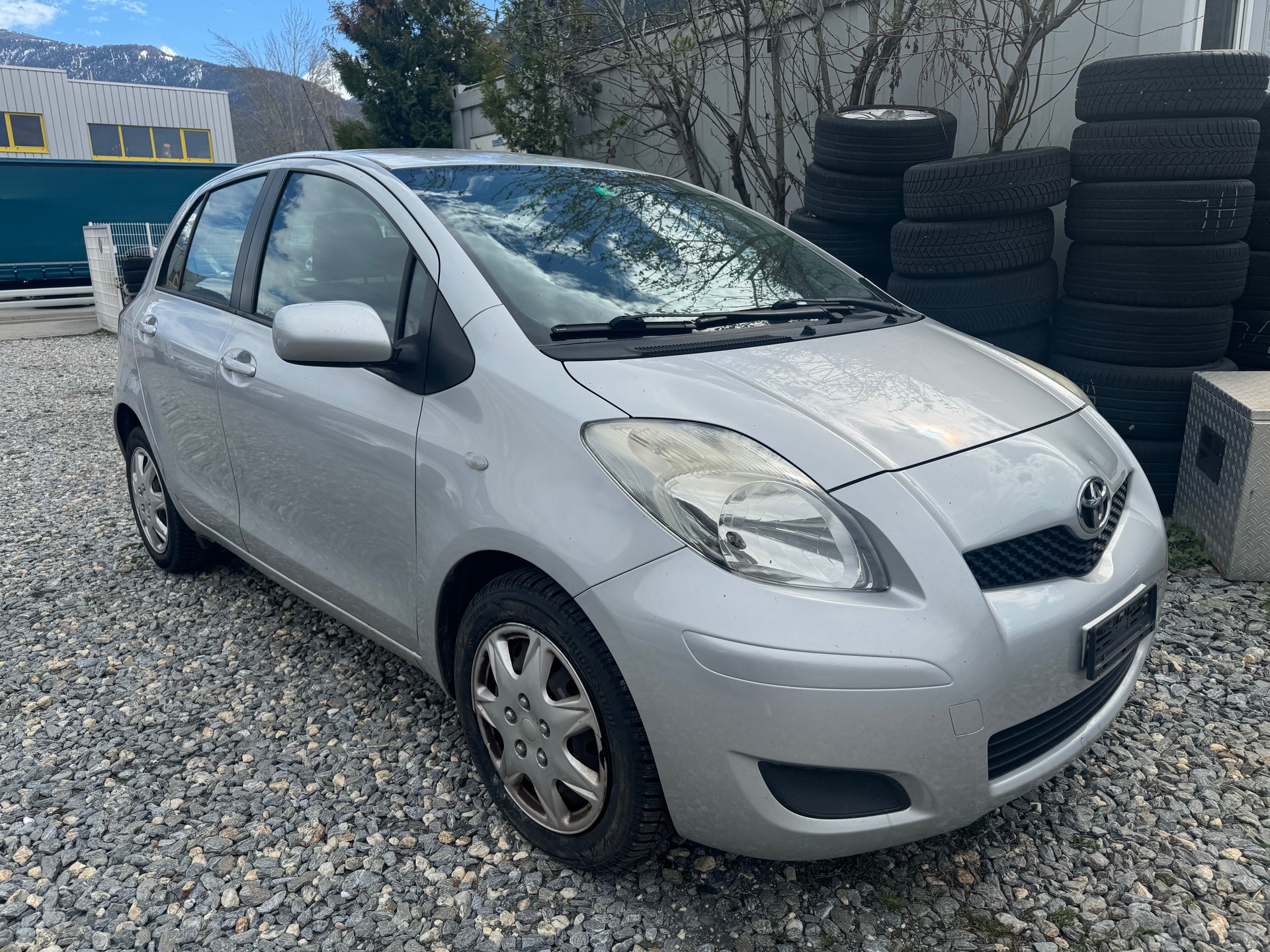 TOYOTA Yaris 1.33 Linea Terra-image-0