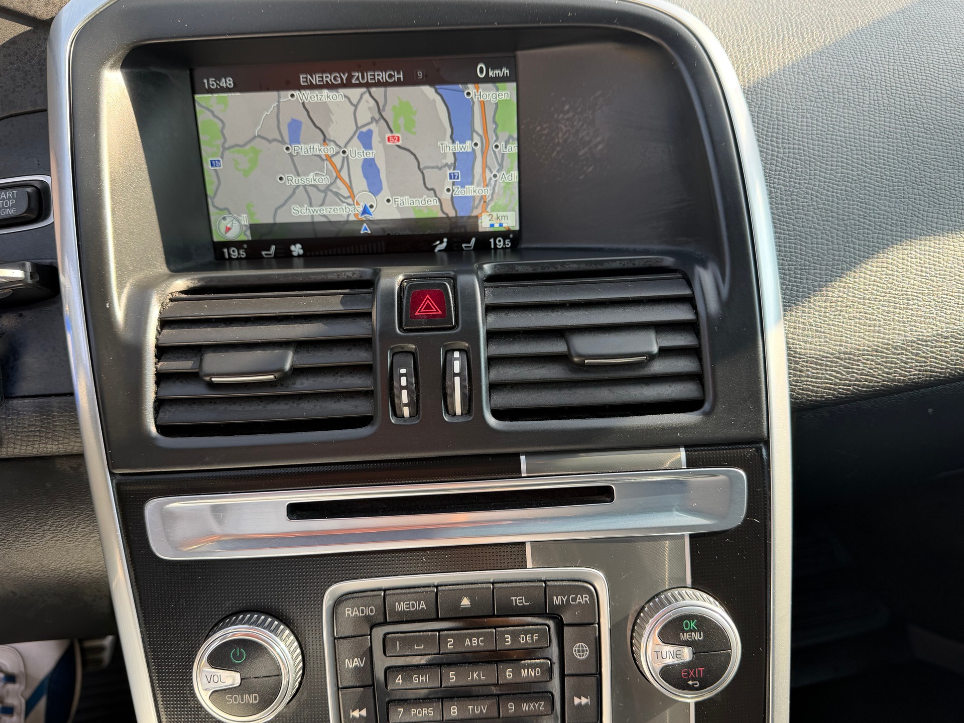 VOLVO XC60 T5 Momentum R-Design Geartronic-image-14