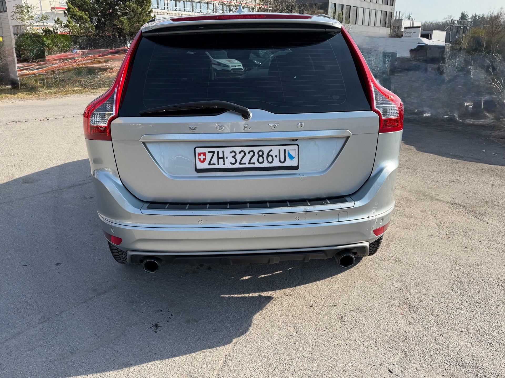 VOLVO XC60 T5 Momentum R-Design Geartronic-image-5
