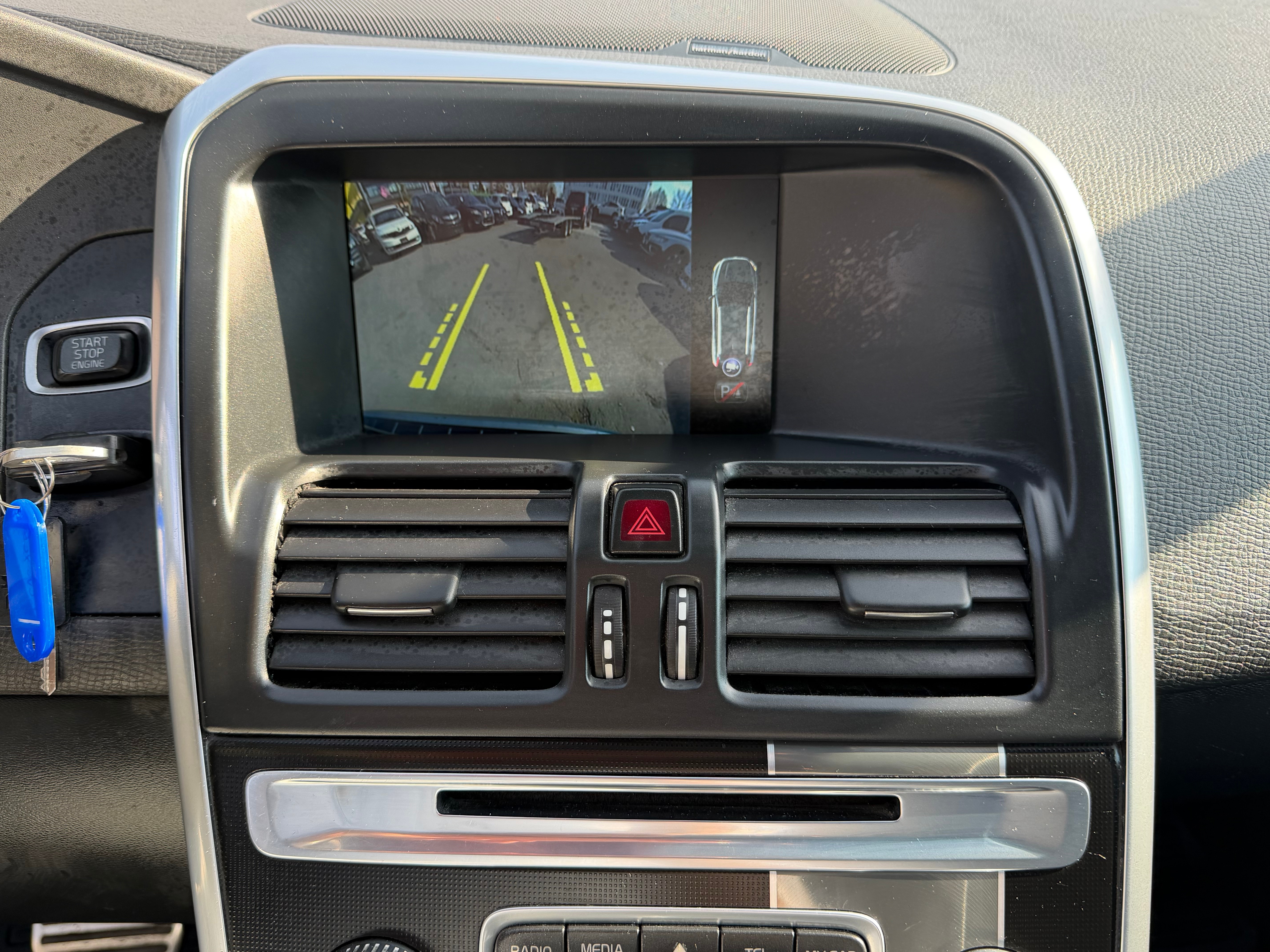 VOLVO XC60 T5 Momentum R-Design Geartronic — slika 14