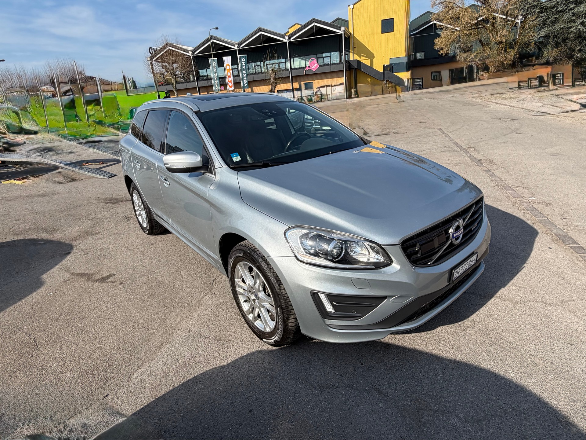 VOLVO XC60 T5 Momentum R-Design Geartronic-image-22