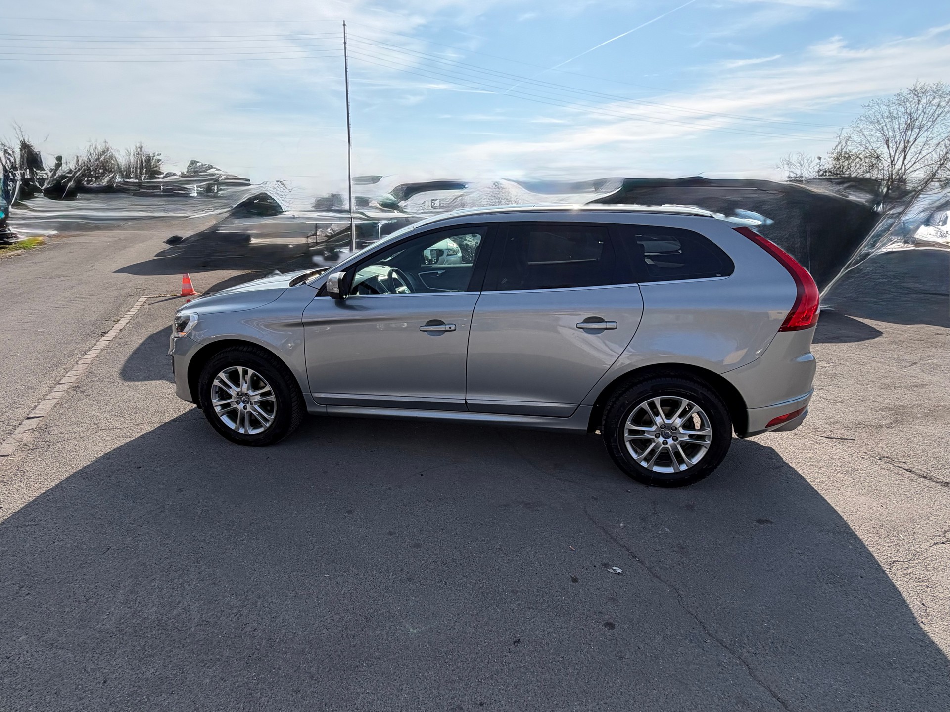 VOLVO XC60 T5 Momentum R-Design Geartronic-image-17