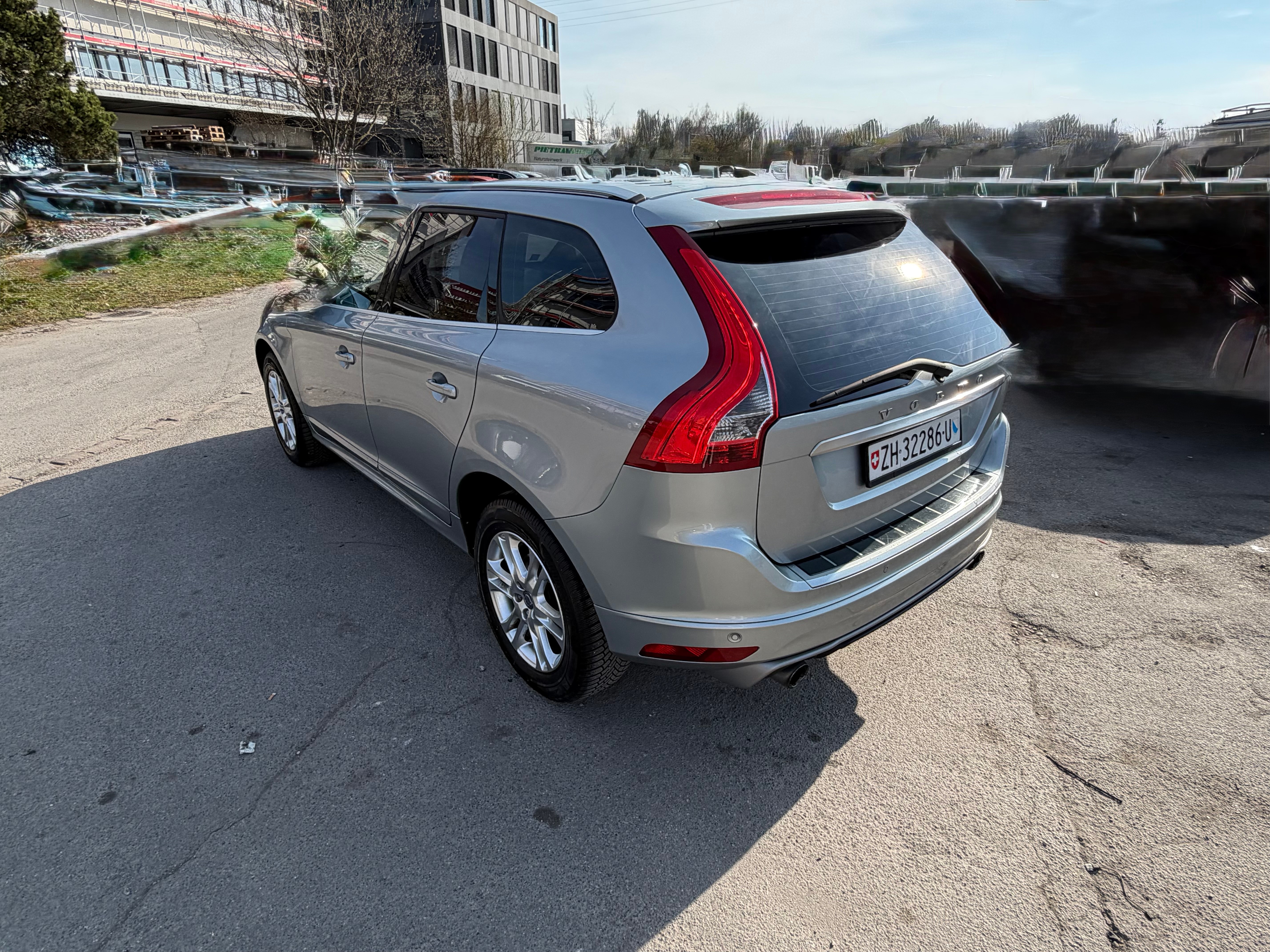 VOLVO XC60 T5 Momentum R-Design Geartronic — slika 19