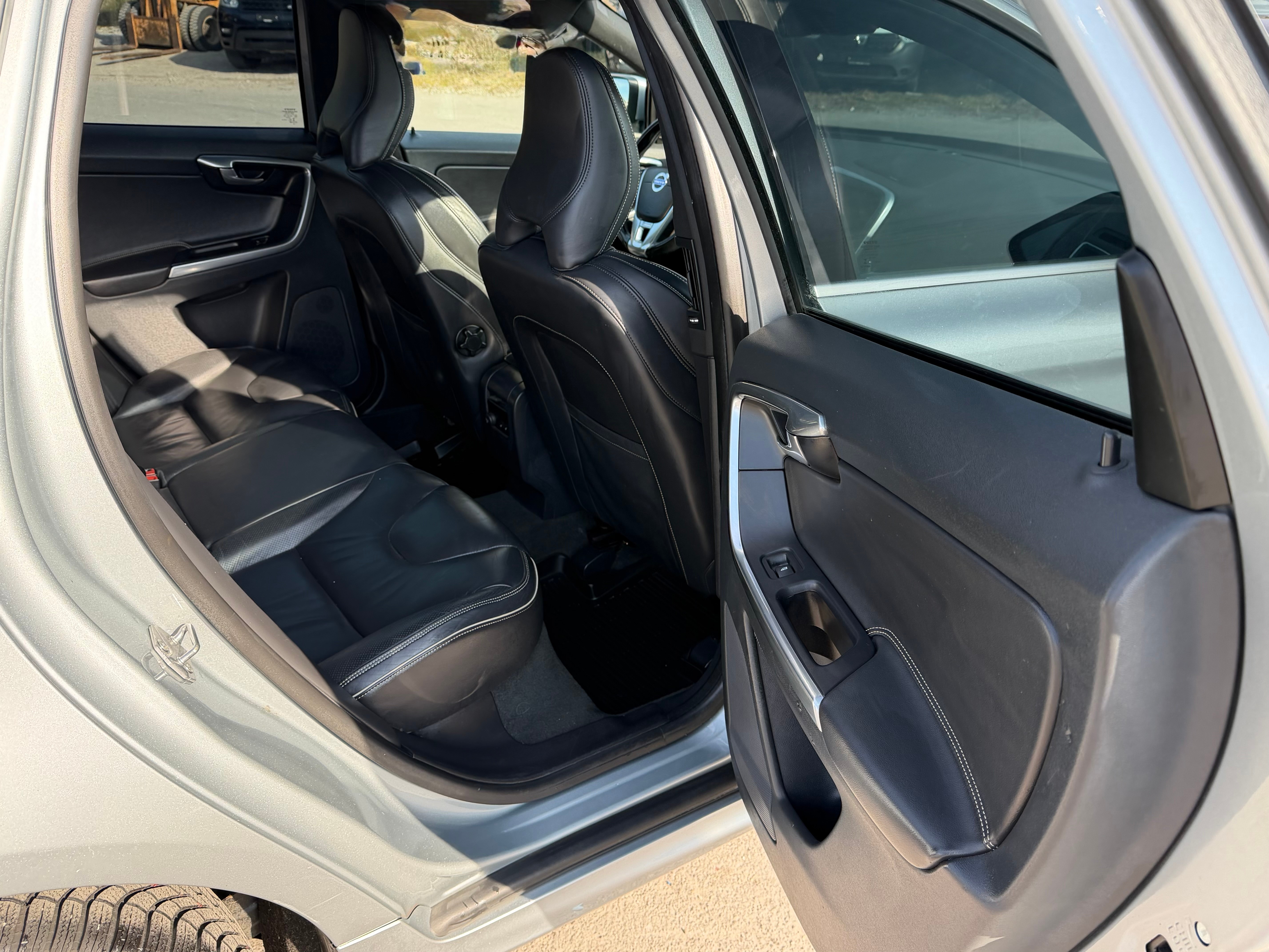 VOLVO XC60 T5 Momentum R-Design Geartronic — slika 8