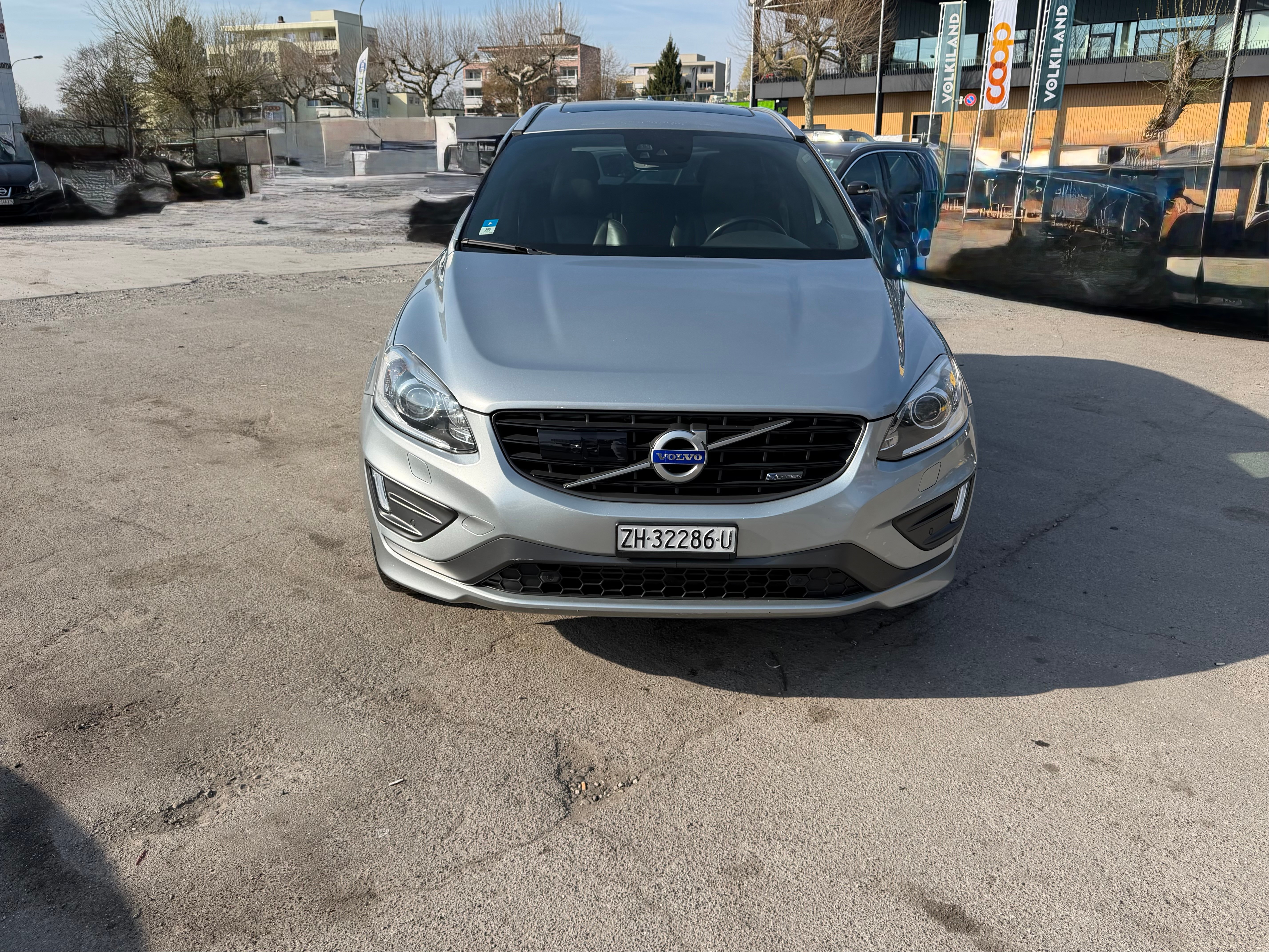 VOLVO XC60 T5 Momentum R-Design Geartronic — slika 2