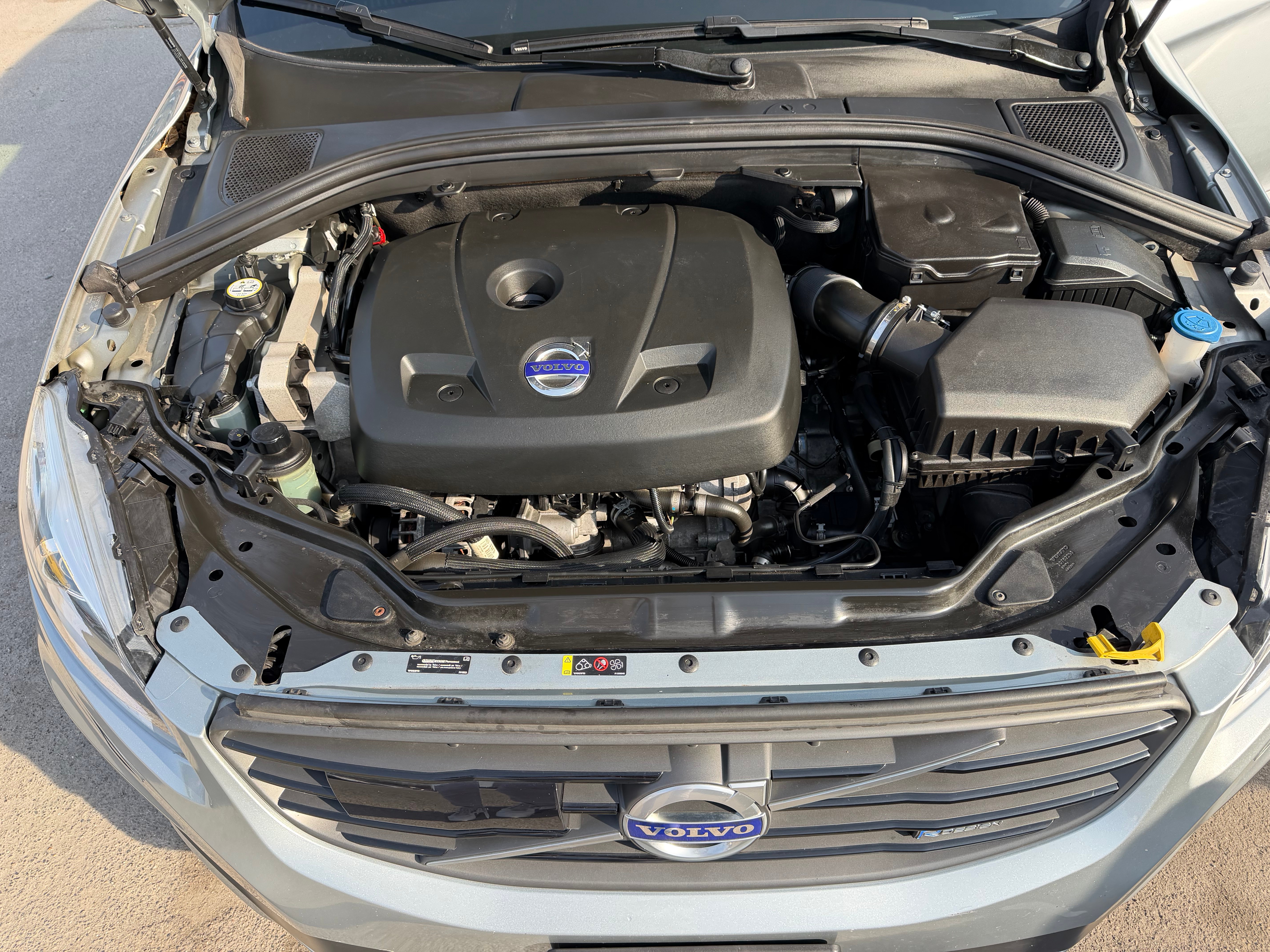 VOLVO XC60 T5 Momentum R-Design Geartronic — slika 21
