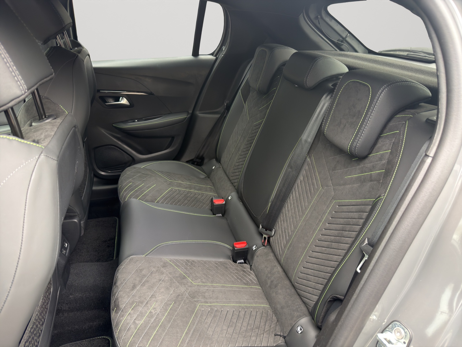 PEUGEOT 208 NEW 1.2 MHEV 145 GT-image-7