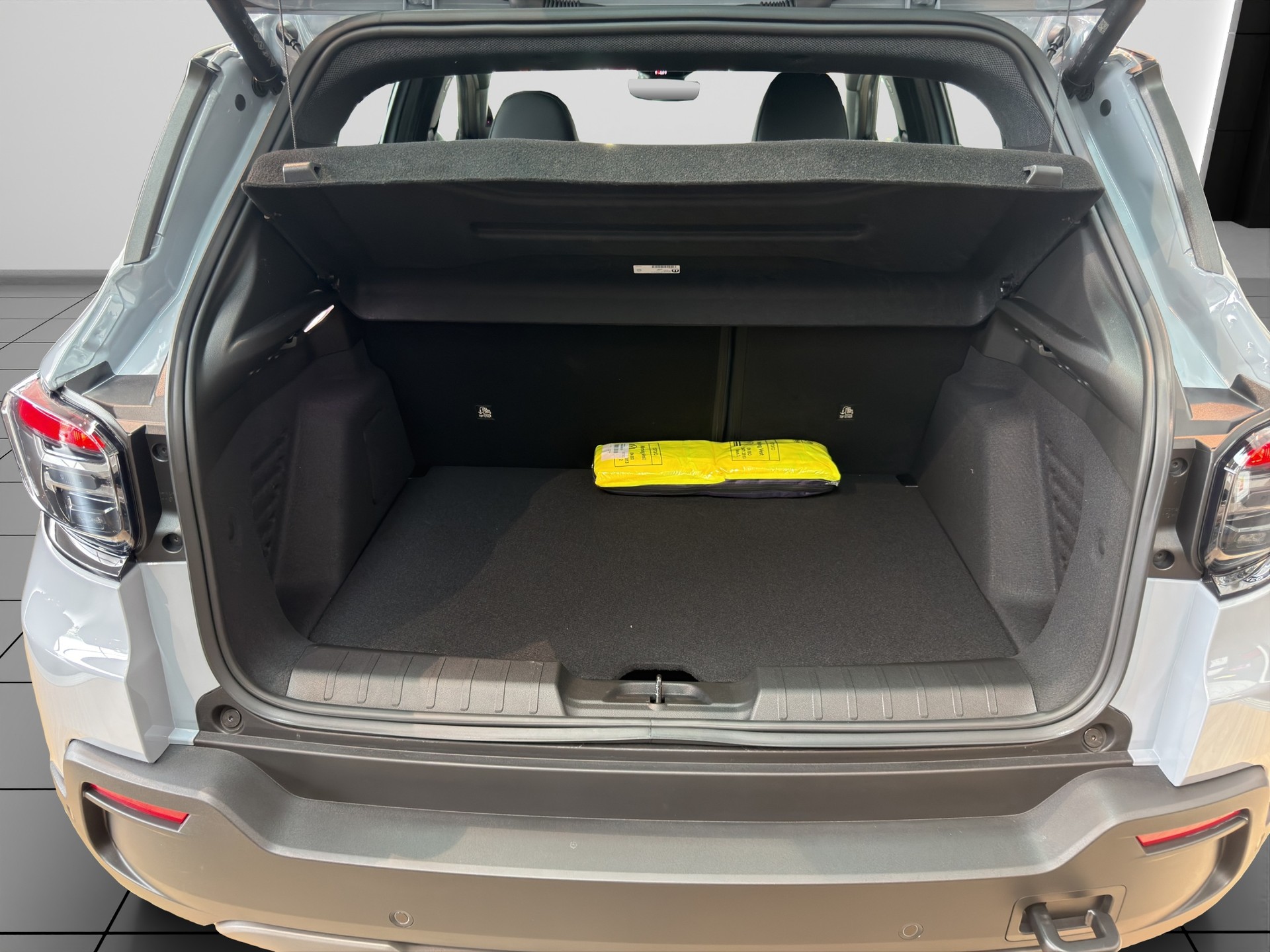 JEEP Avenger 1.2 MHEV Upland 4xe-image-14