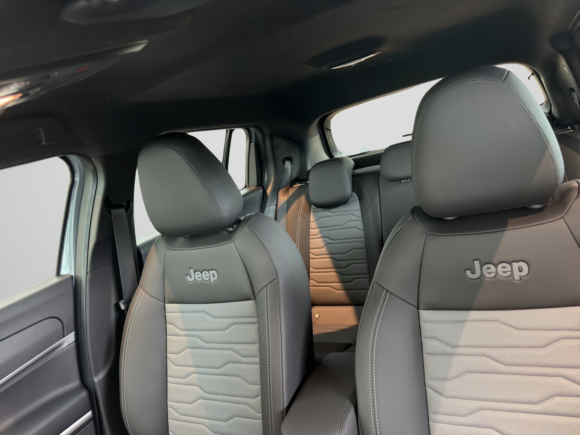 JEEP Avenger 1.2 MHEV Upland 4xe-image-13