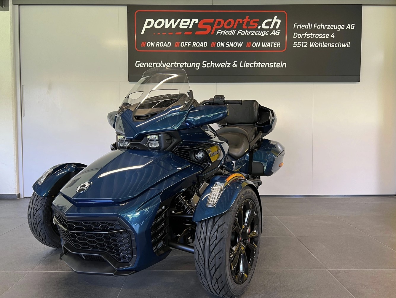 CAN-AM Spyder F3 LTD-showroom-element-2