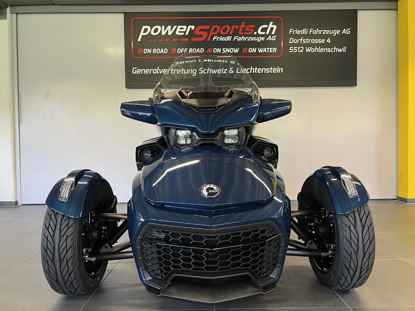 CAN-AM Spyder F3 LTD-showroom-element-1