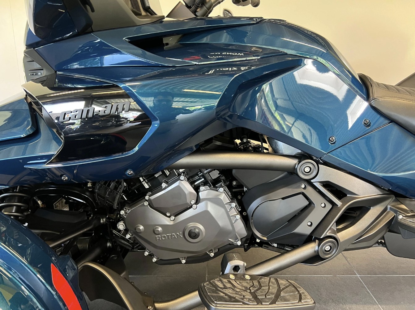 CAN-AM Spyder F3 LTD-image-7