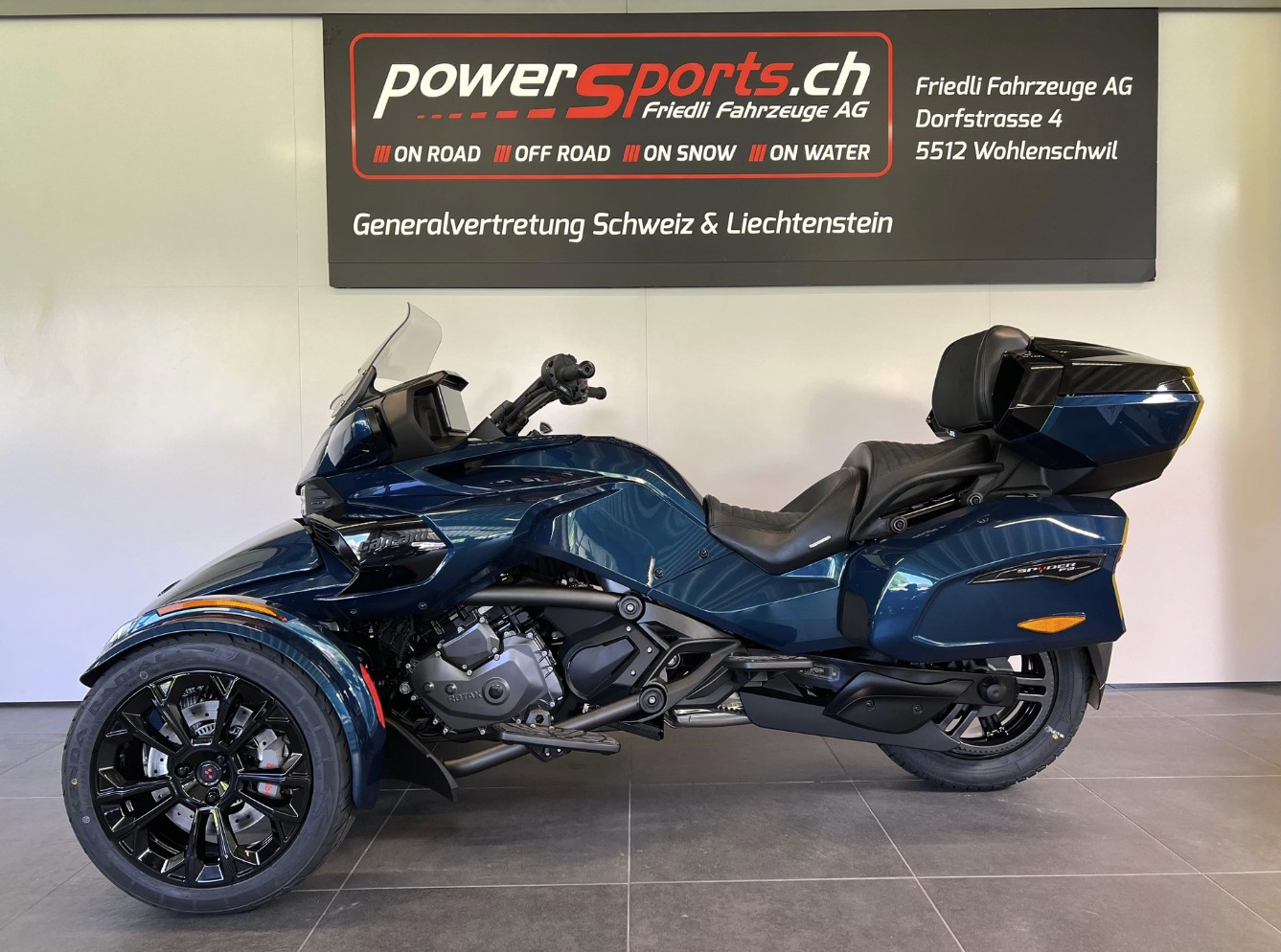 CAN-AM Spyder F3 LTD-showroom-element-3
