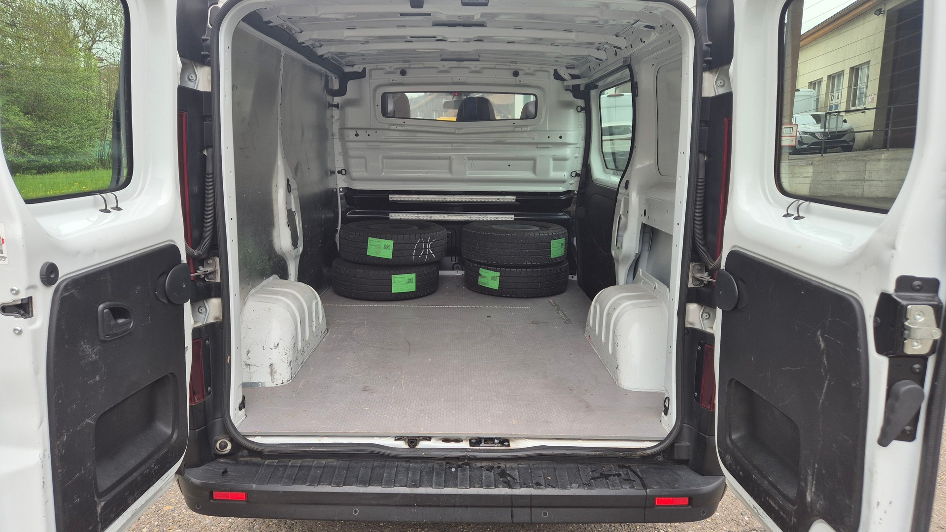 RENAULT Trafic 2.0 dCi 120 3.0t Business L1H1-image-7