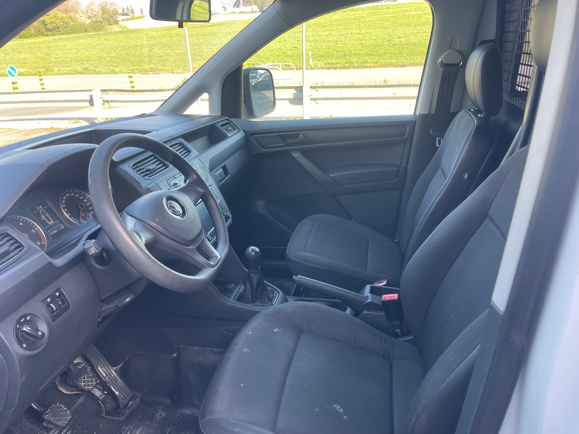 VW Caddy 2.0TDI BlueMotion Technology-image-8
