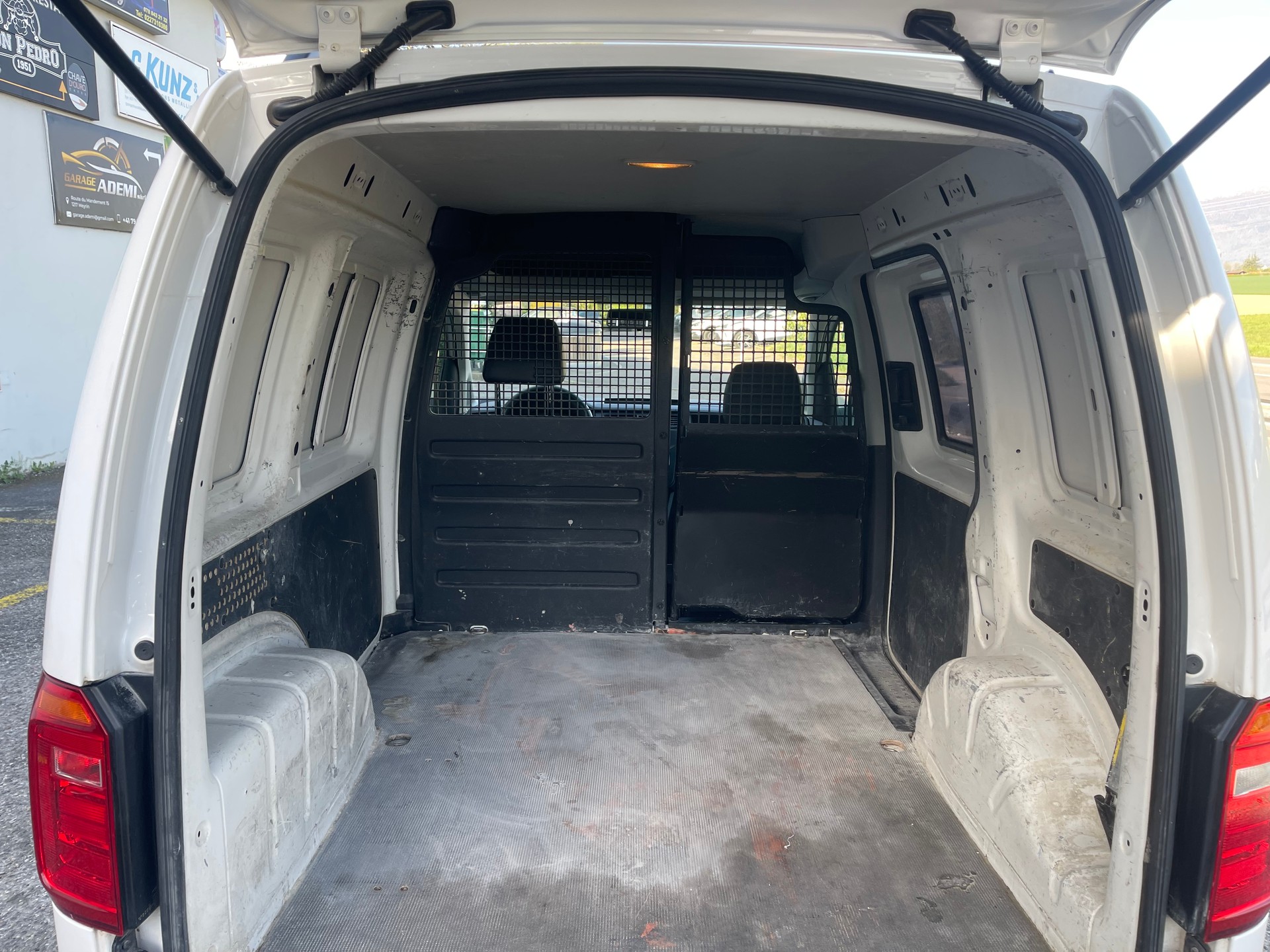 VW Caddy 2.0TDI BlueMotion Technology-image-6
